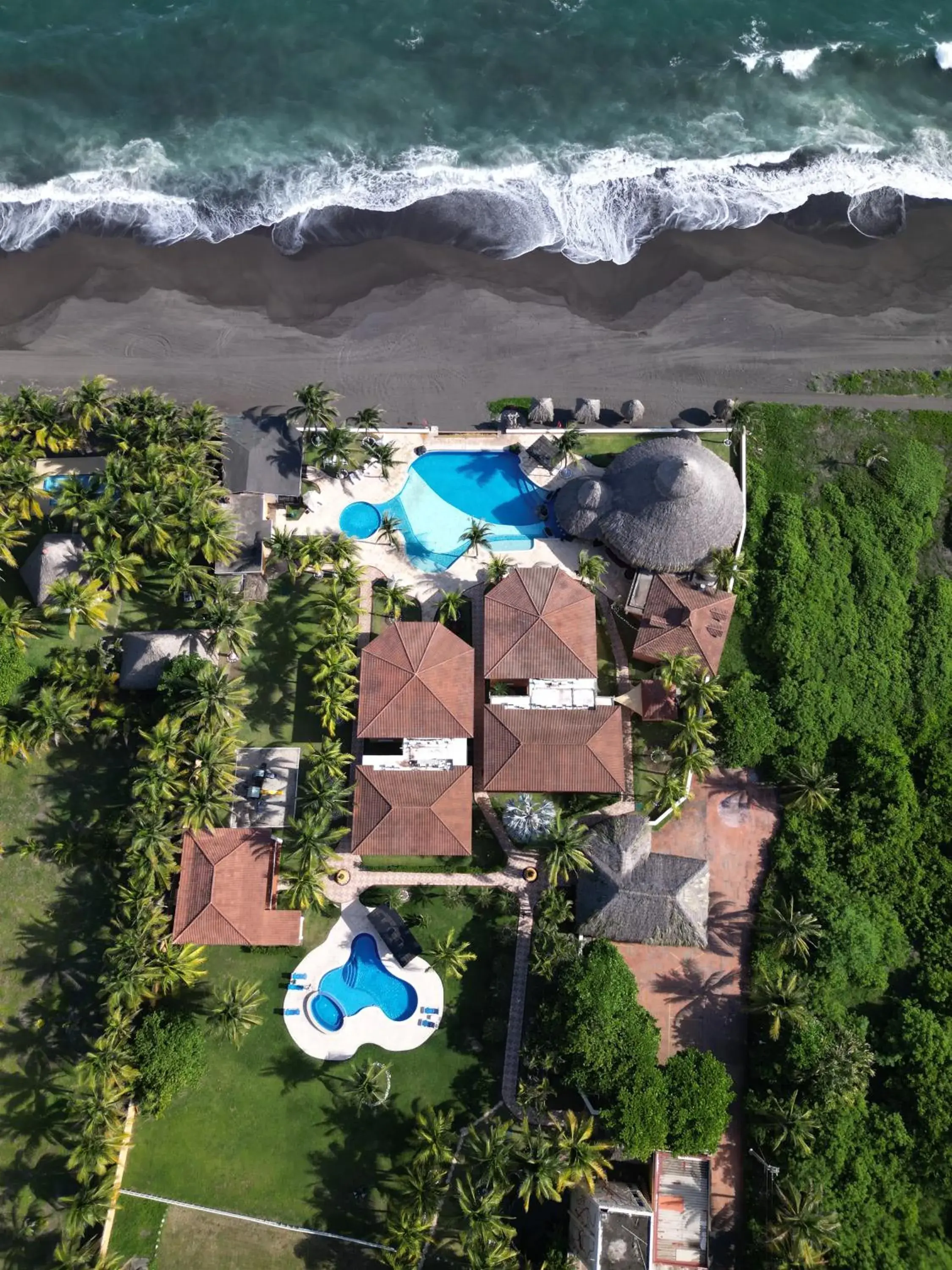 Property building in Hotel Cayman Suites Property building in Hotel Cayman Suites