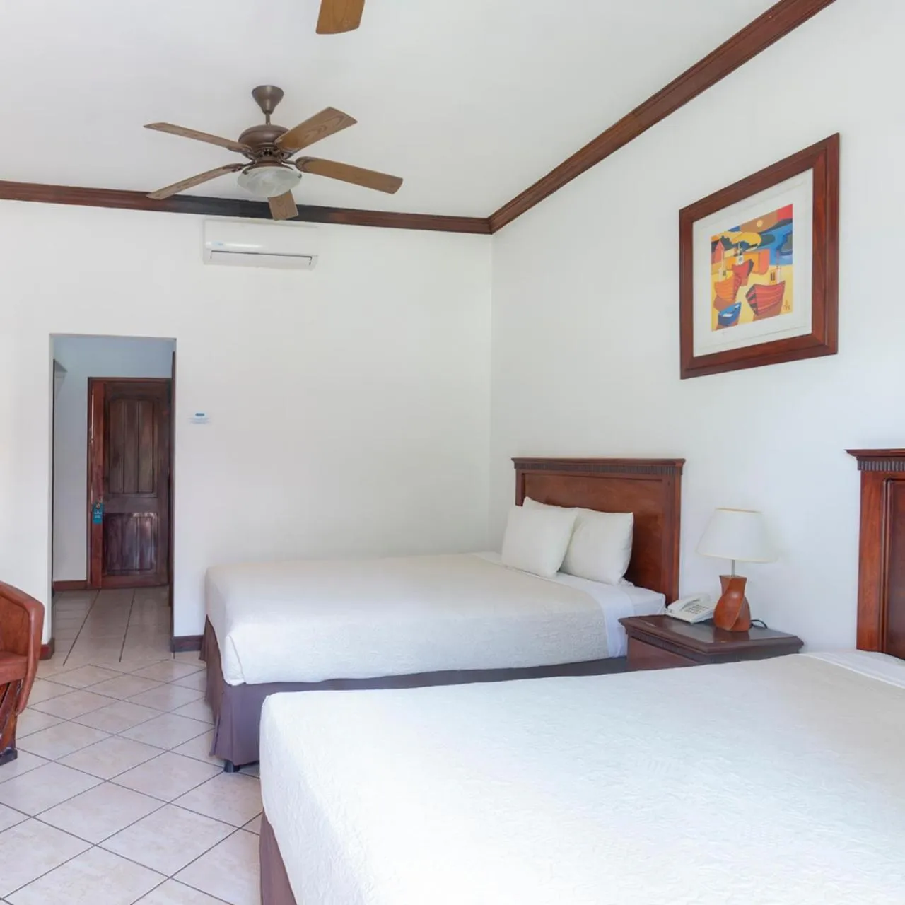Bedroom, Bed in Hotel Cayman Suites