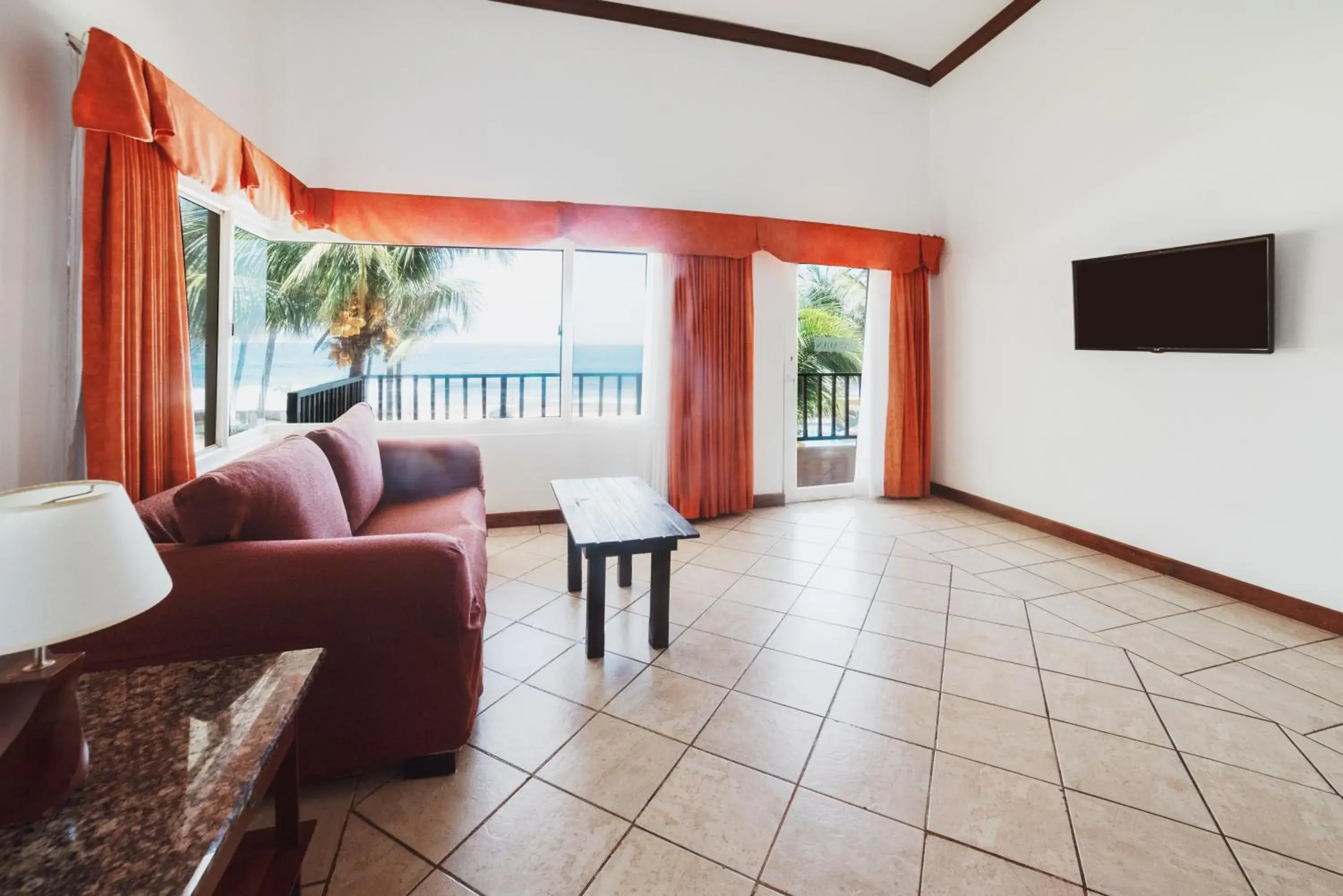 Superior Suite with Sea View in Hotel Cayman Suites Superior Suite with Sea View in Hotel Cayman Suites
