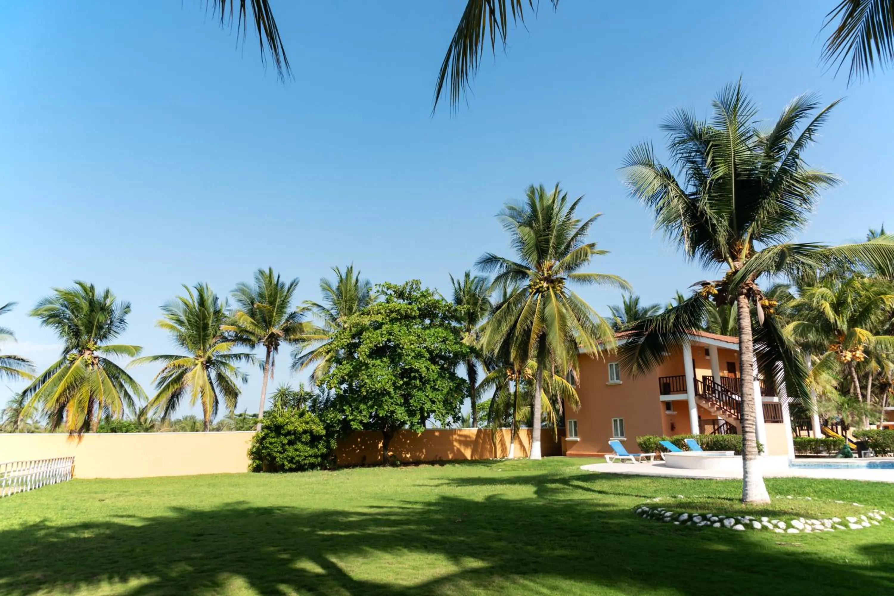 Garden in Hotel Cayman Suites