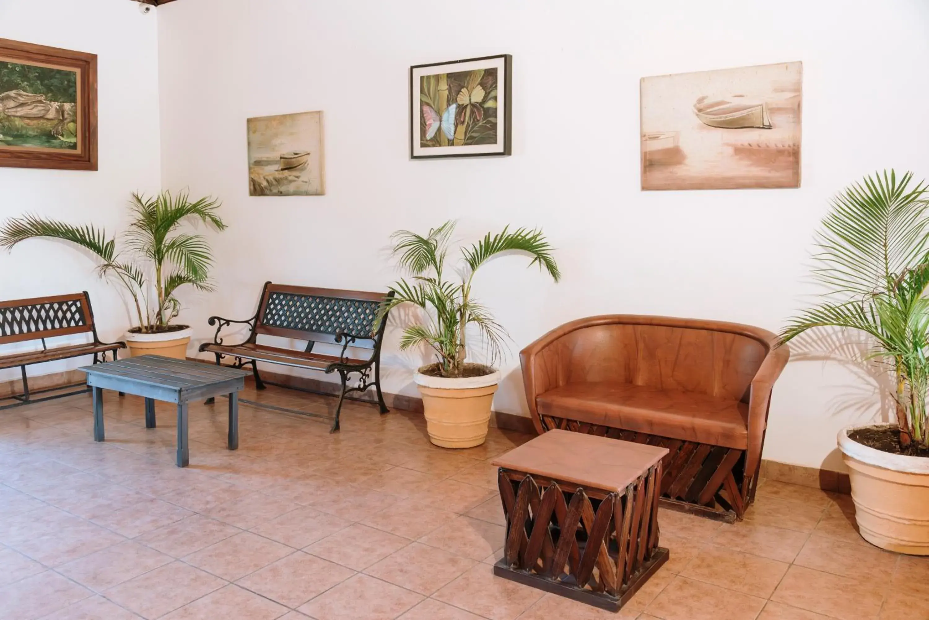 Lobby or reception in Hotel Cayman Suites Lobby or reception in Hotel Cayman Suites