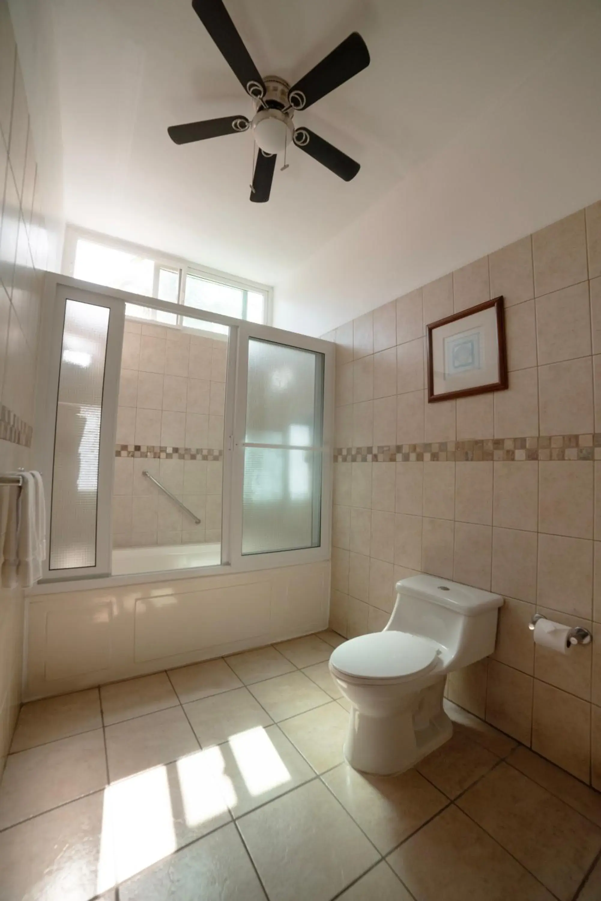 Bathroom in Hotel Cayman Suites Bathroom in Hotel Cayman Suites