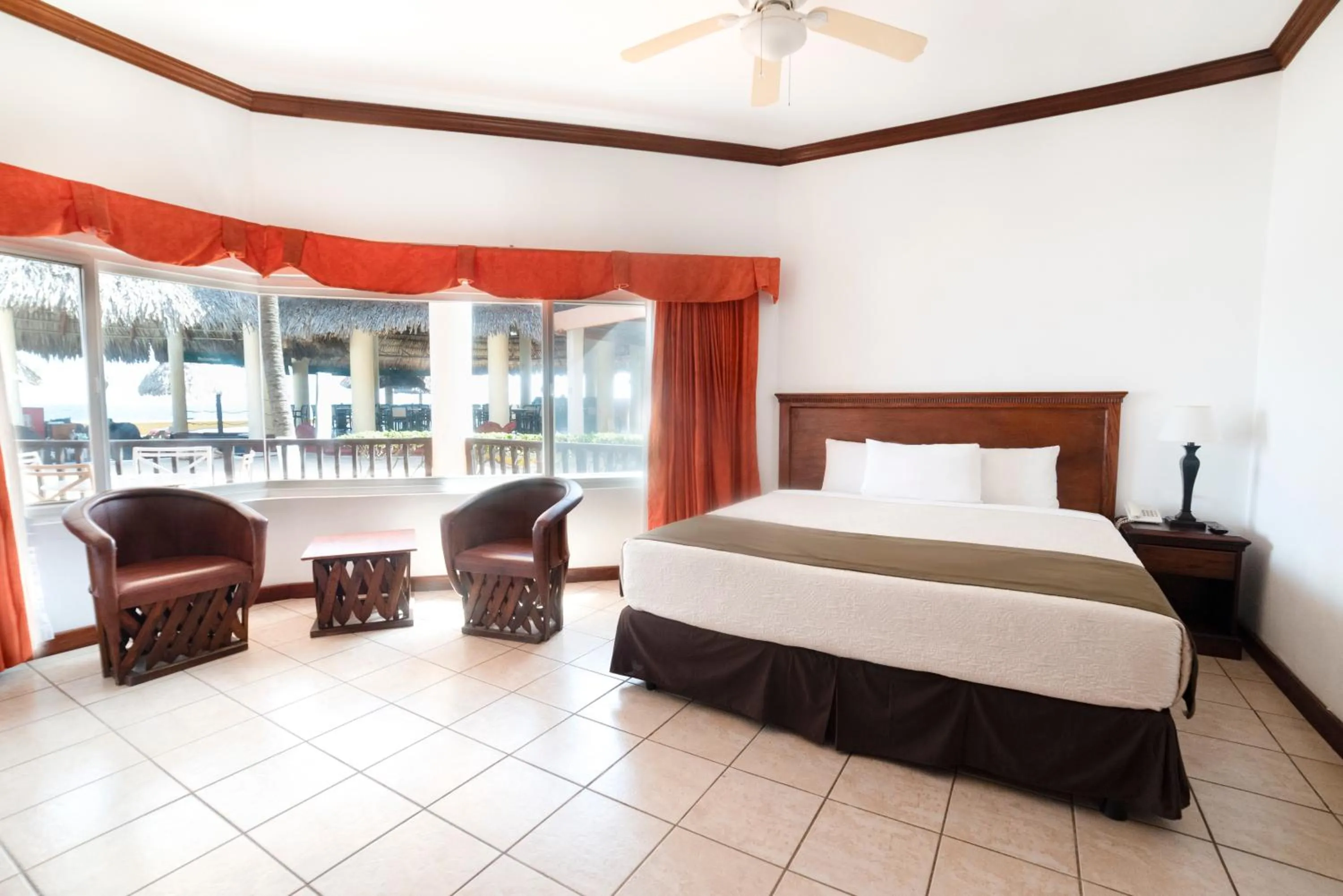 Bedroom, Bed in Hotel Cayman Suites