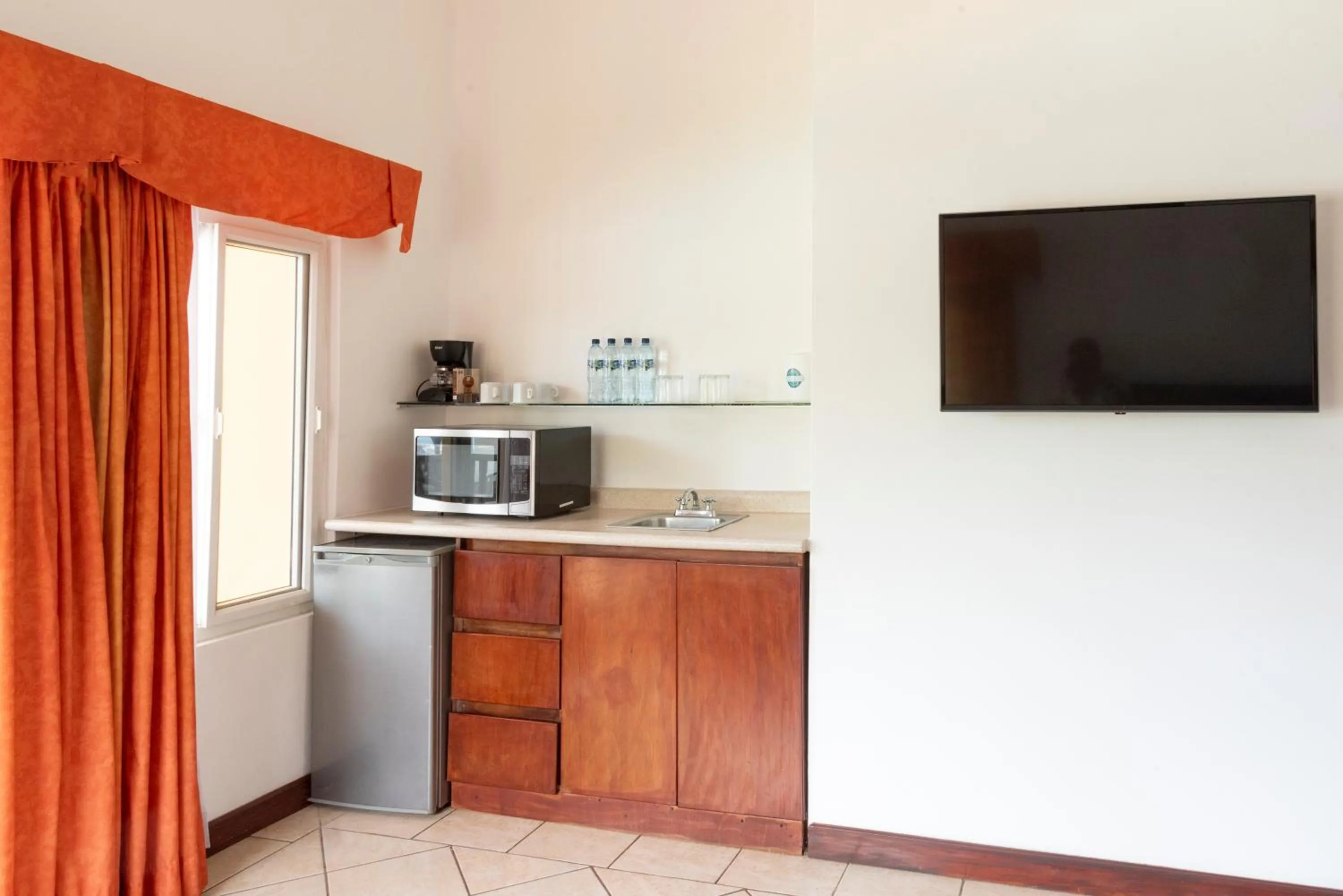 TV and multimedia in Hotel Cayman Suites