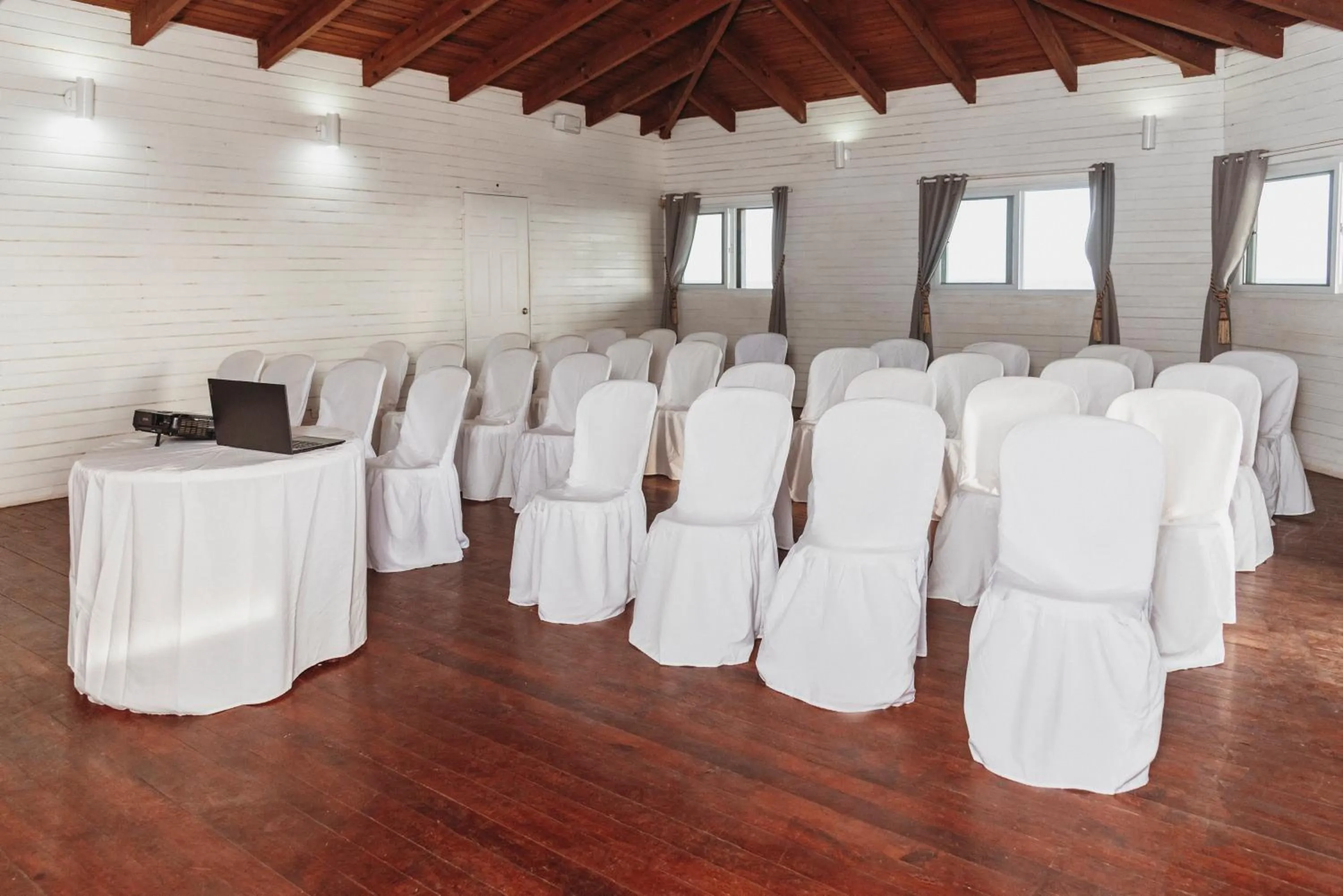 Meeting/conference room in Hotel Cayman Suites