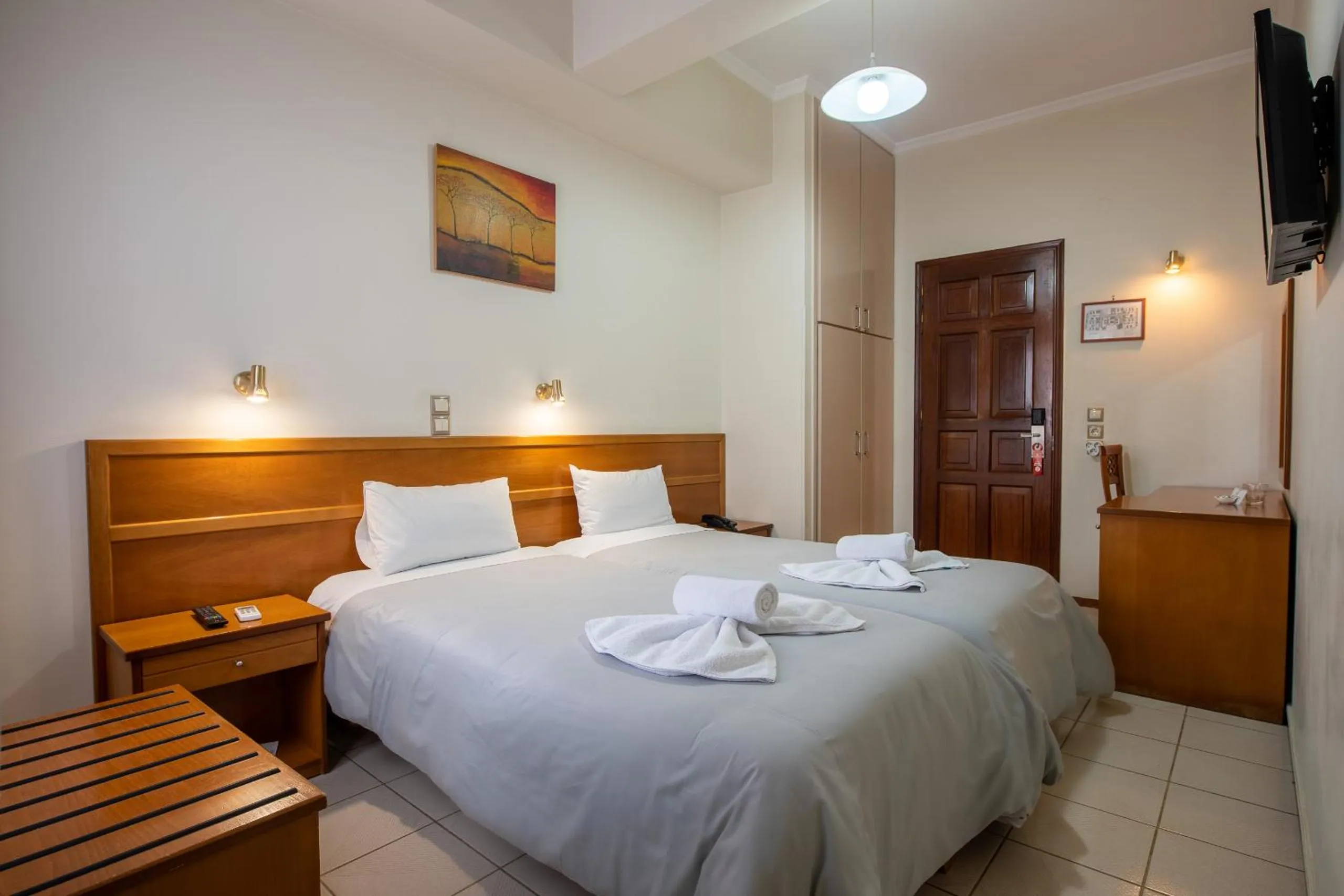 Bedroom, Bed in Lesvion Hotel