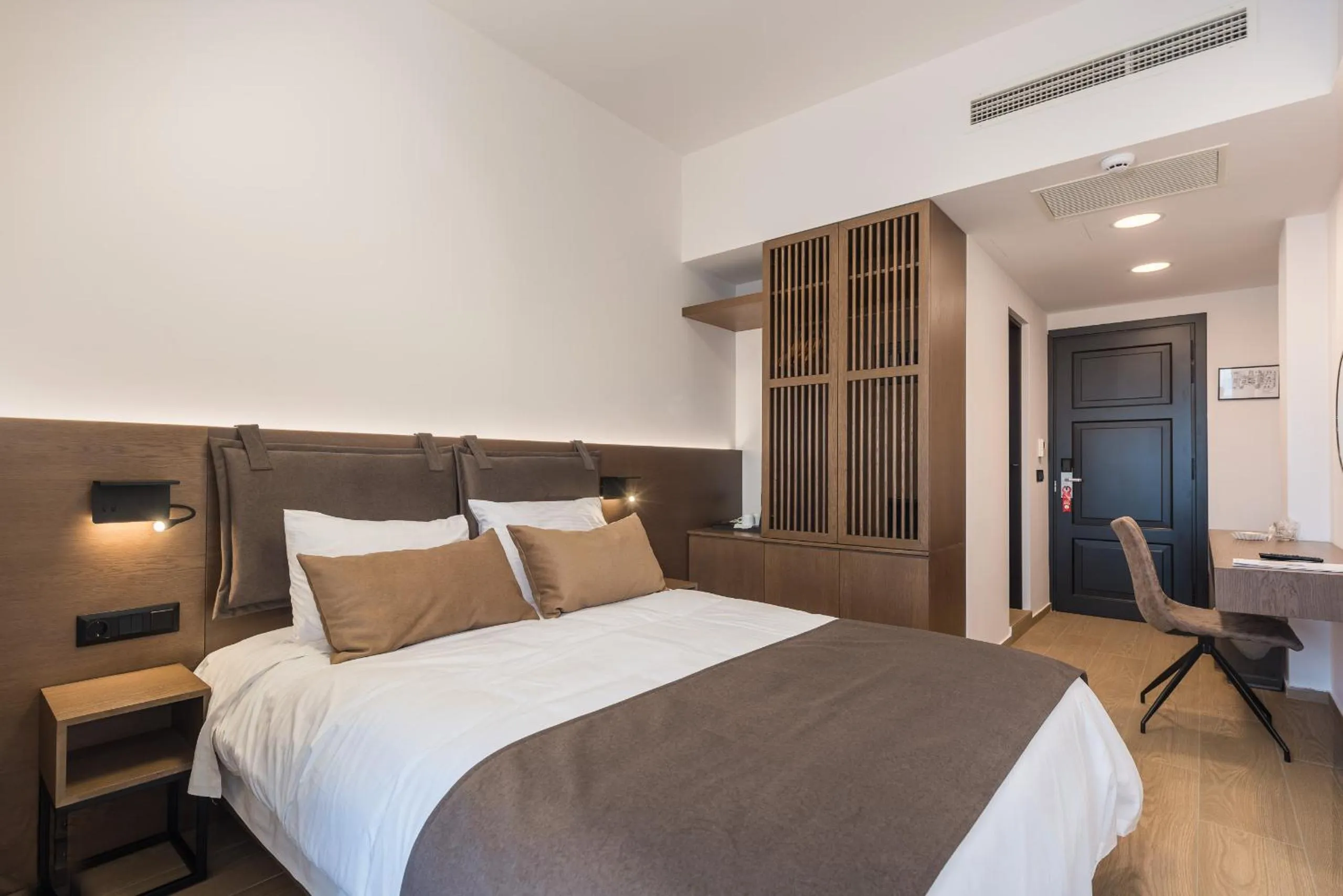 View (from property/room), Bed in Lesvion Hotel