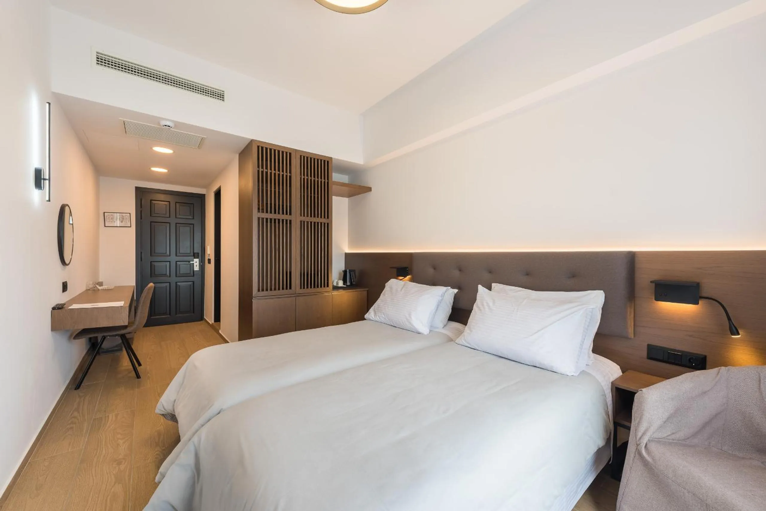 Bedroom, Bed in Lesvion Hotel