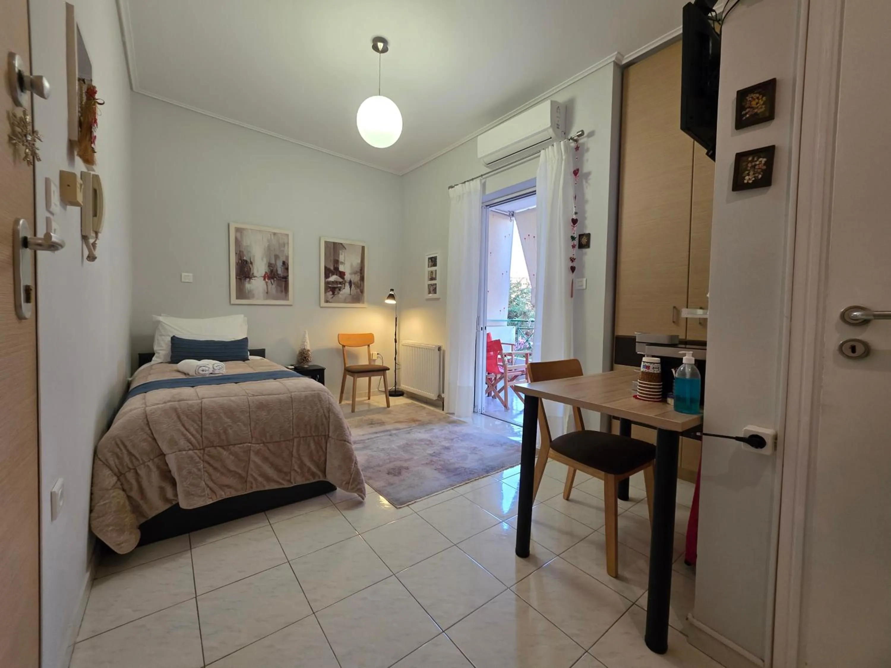 Bed in Apartment studio near Marousi station Athens