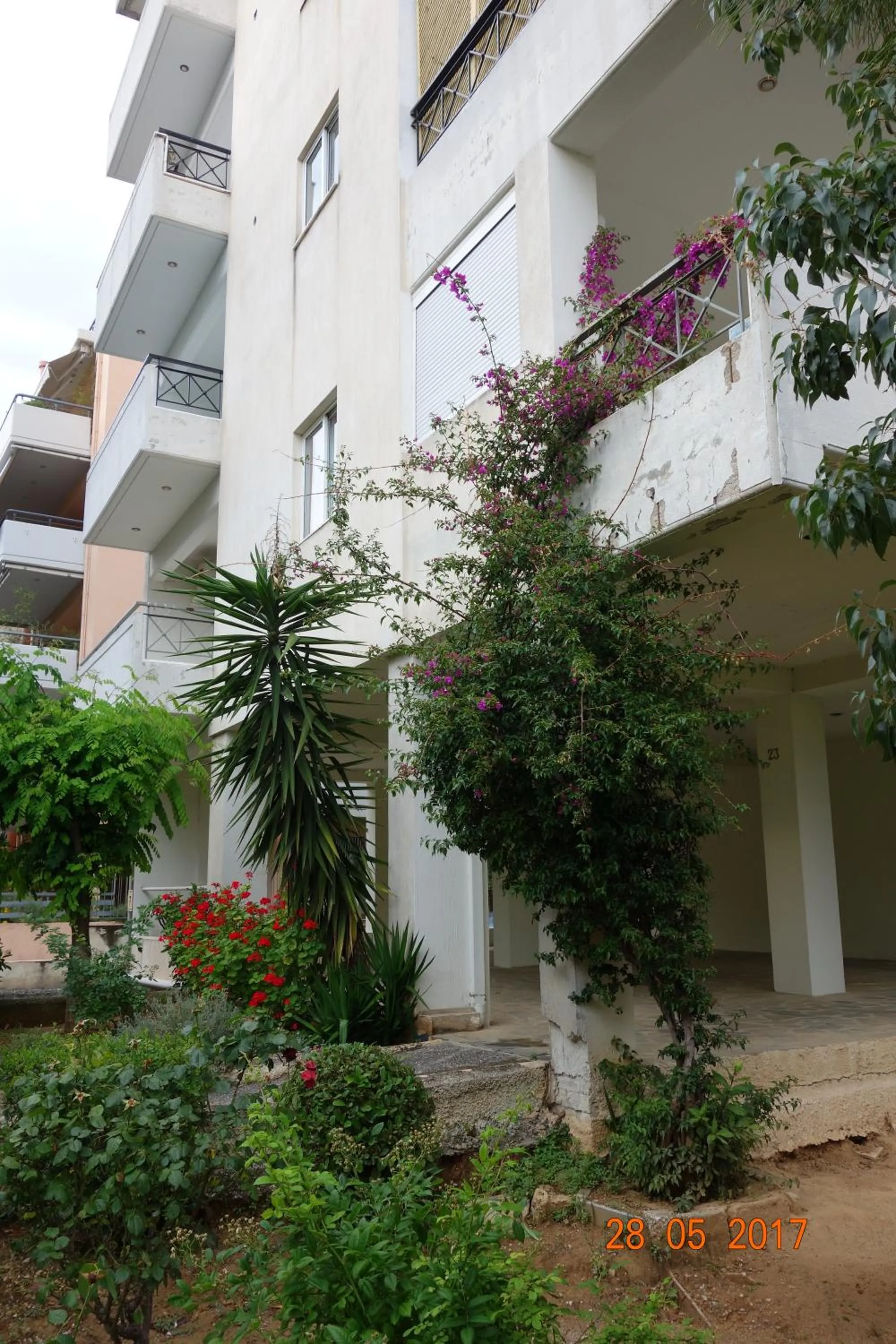 Garden in Apartment studio near Marousi station Athens