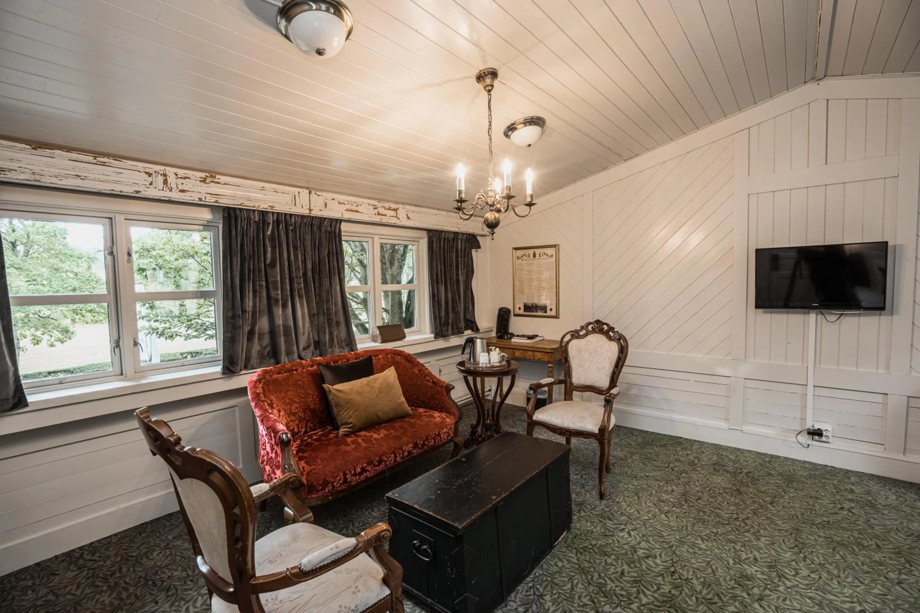 TV and multimedia in Kronen Gaard Hotel