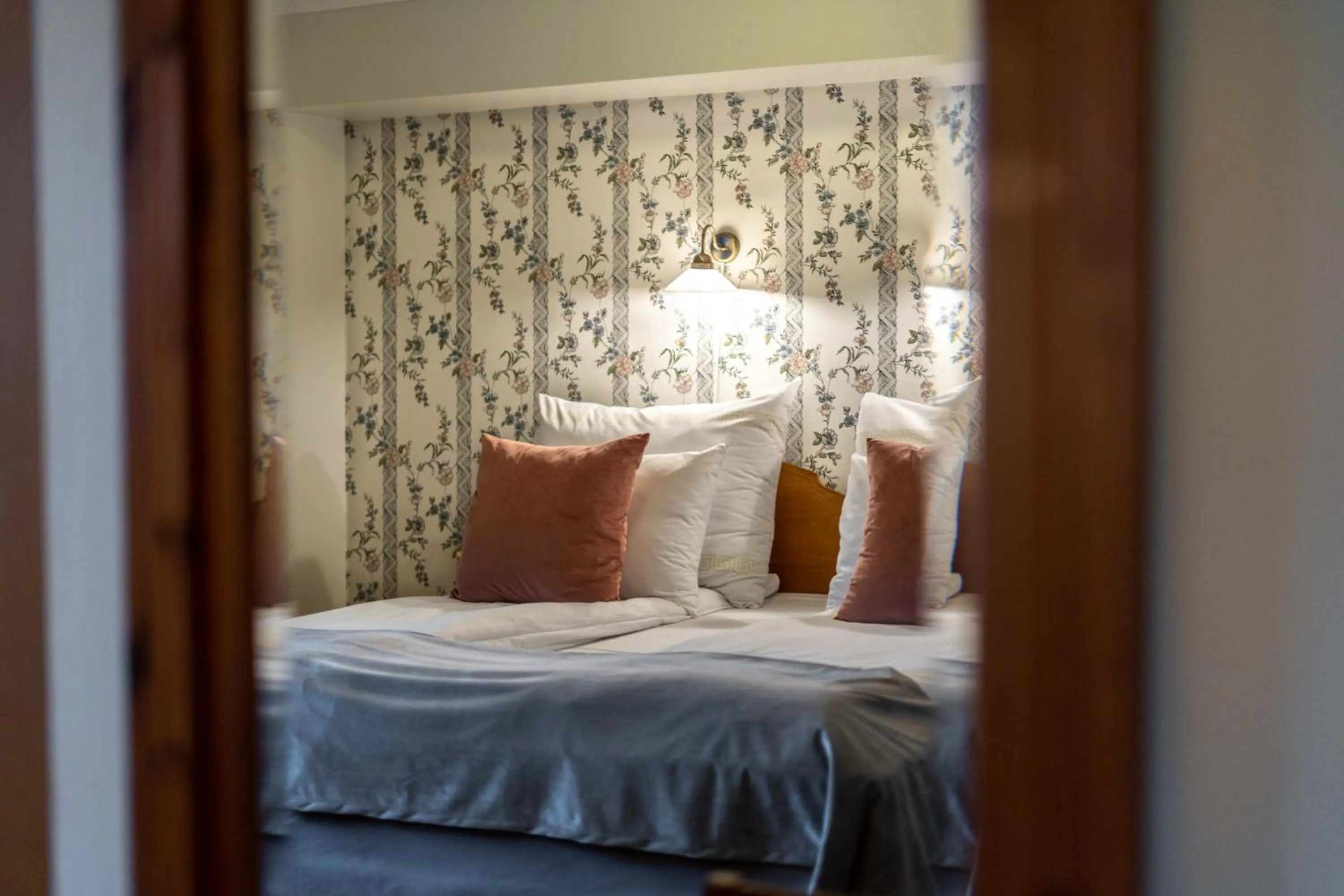 Bed in Kronen Gaard Hotel