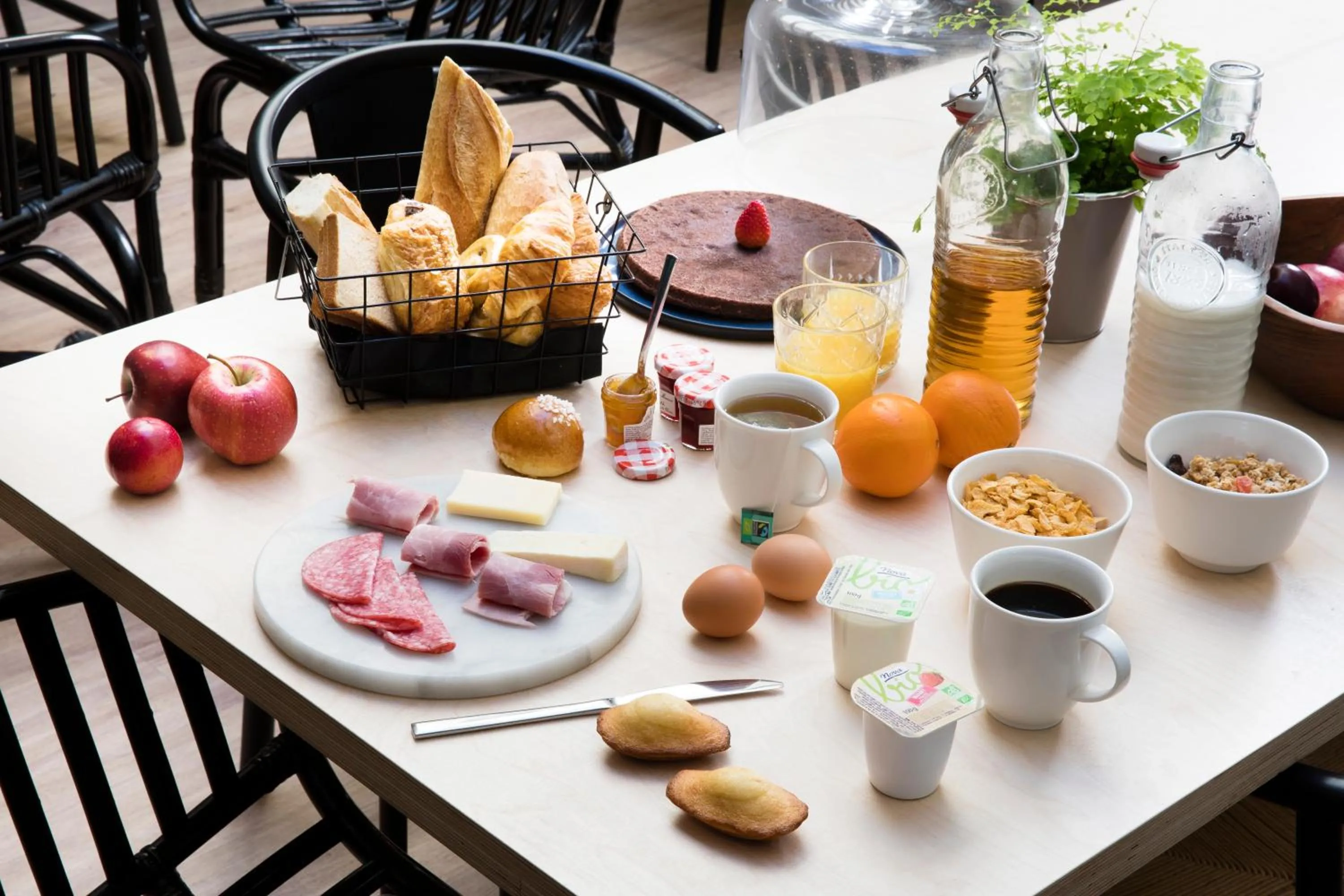Breakfast in Hôtel Paris La Fayette