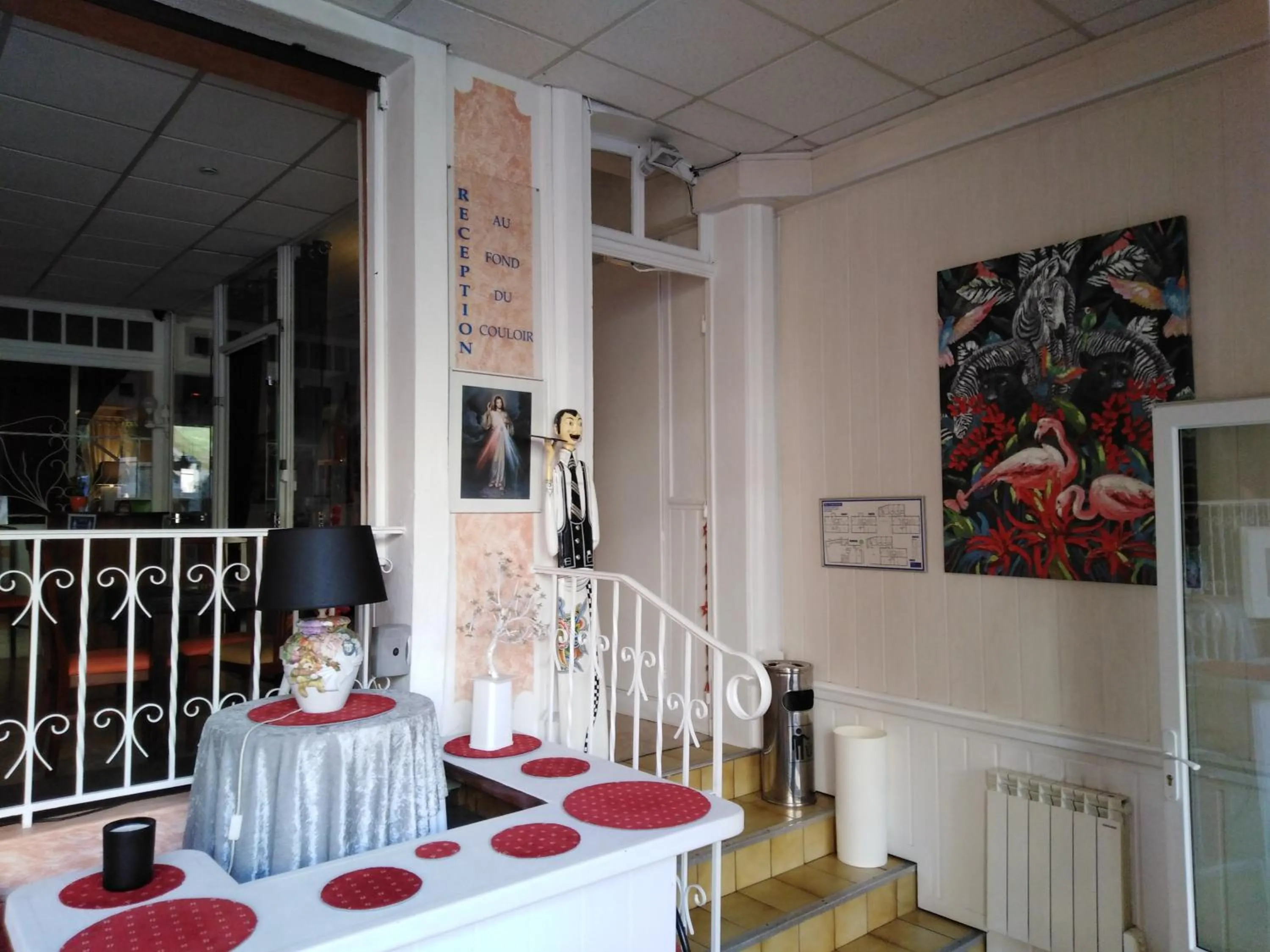 Decorative detail in Chalet Saint Louis