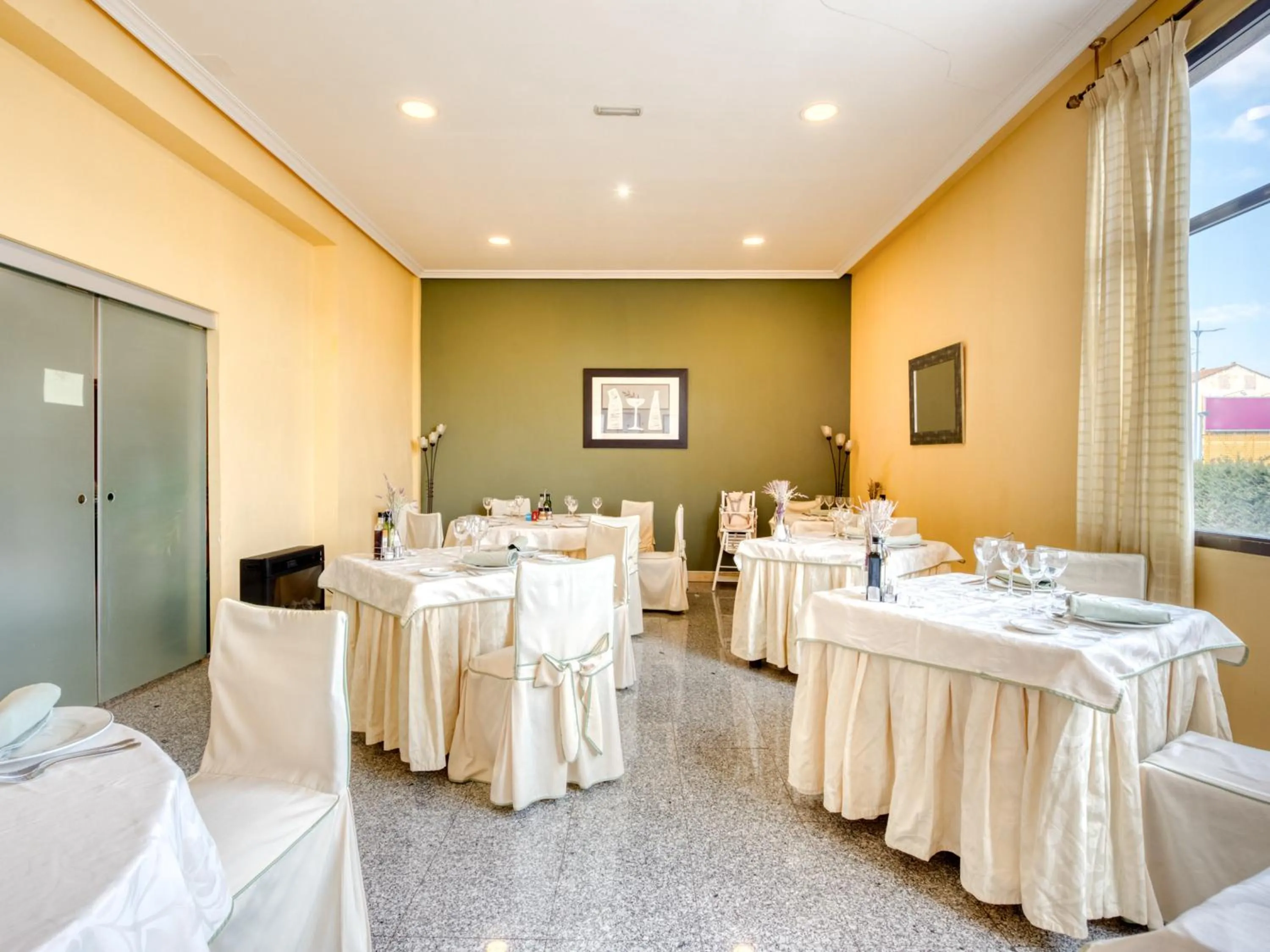 Banquet/Function facilities in Emperatriz III