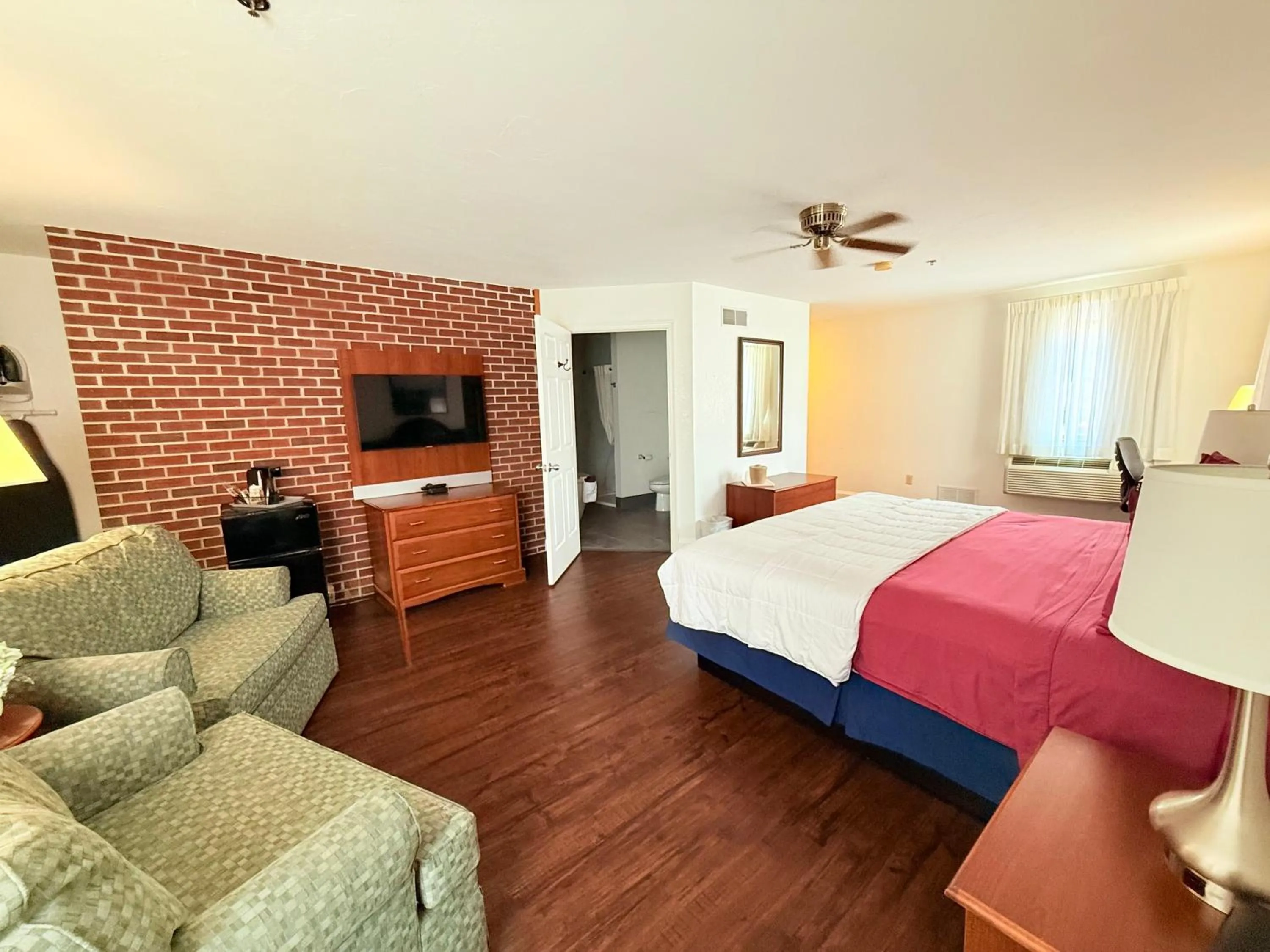 Photo of the whole room, Bed in Inn at Cemetery Hill