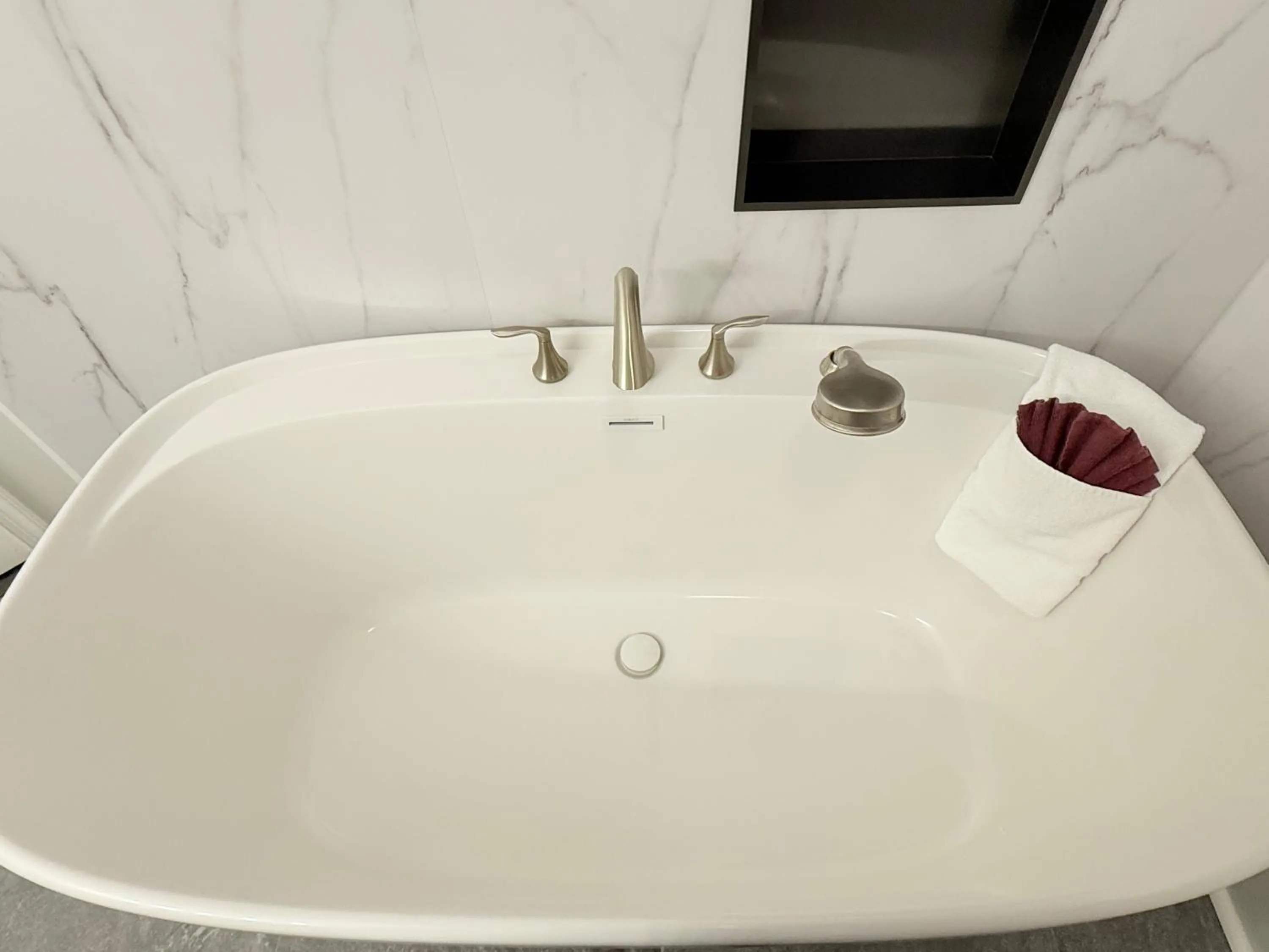 Bath in Inn at Cemetery Hill