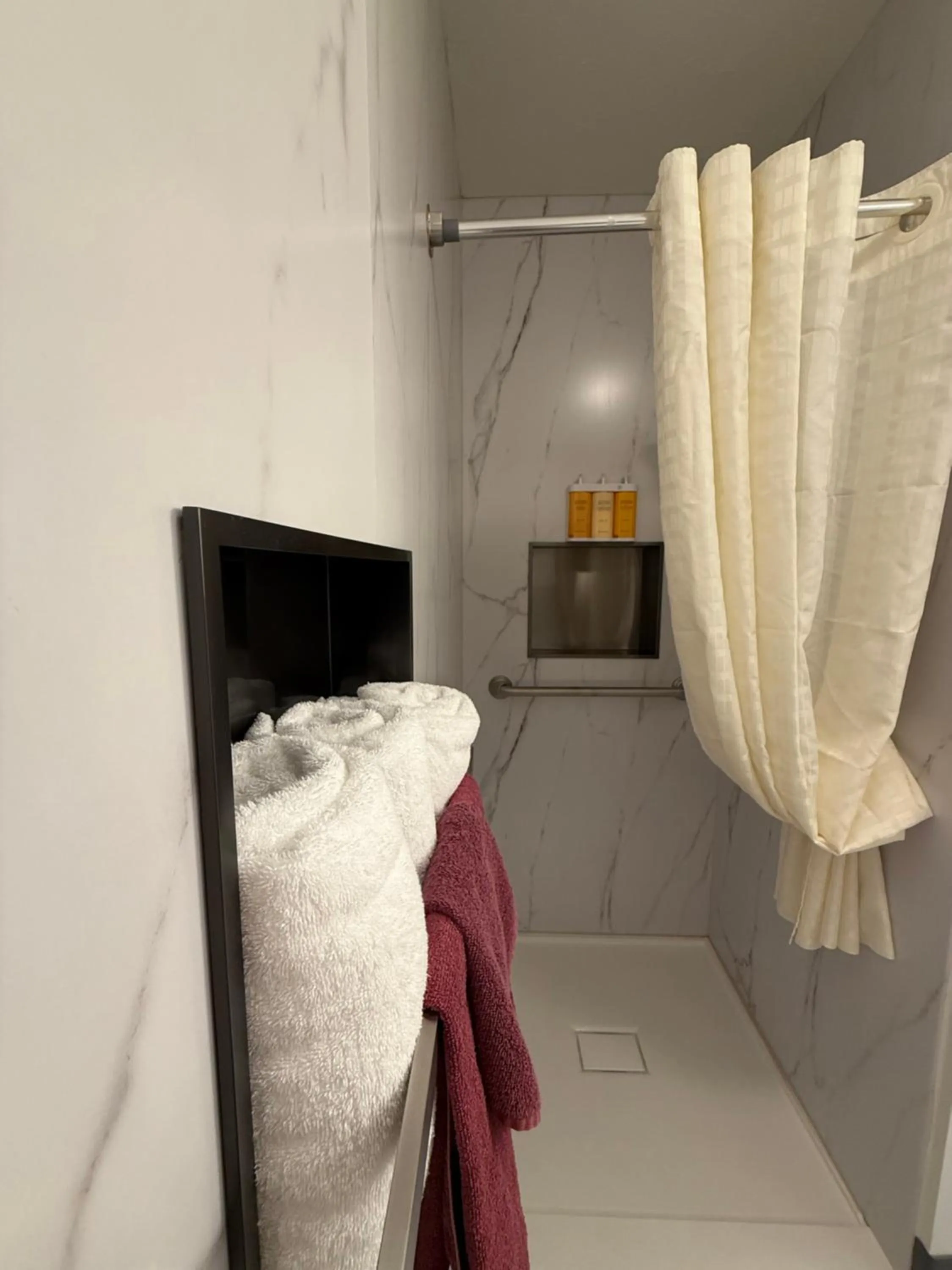 Shower in Inn at Cemetery Hill