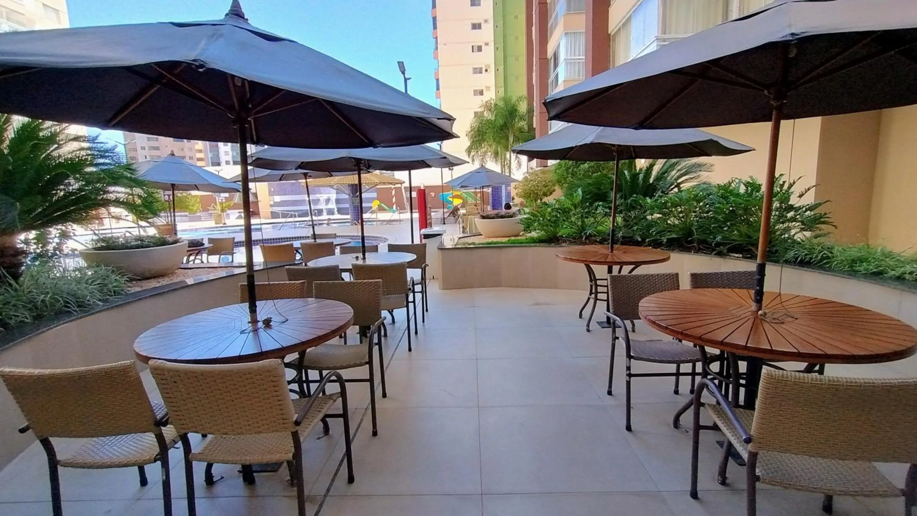 Dining area in Casa da Madeira Caldas Novas - ACHEI FERIAS - Com Roupa de Cama