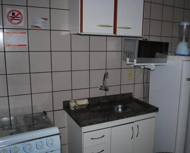 Communal kitchen in diRoma Fiori Caldas Novas - ACHEI FERIAS - Com Roupa de Cama