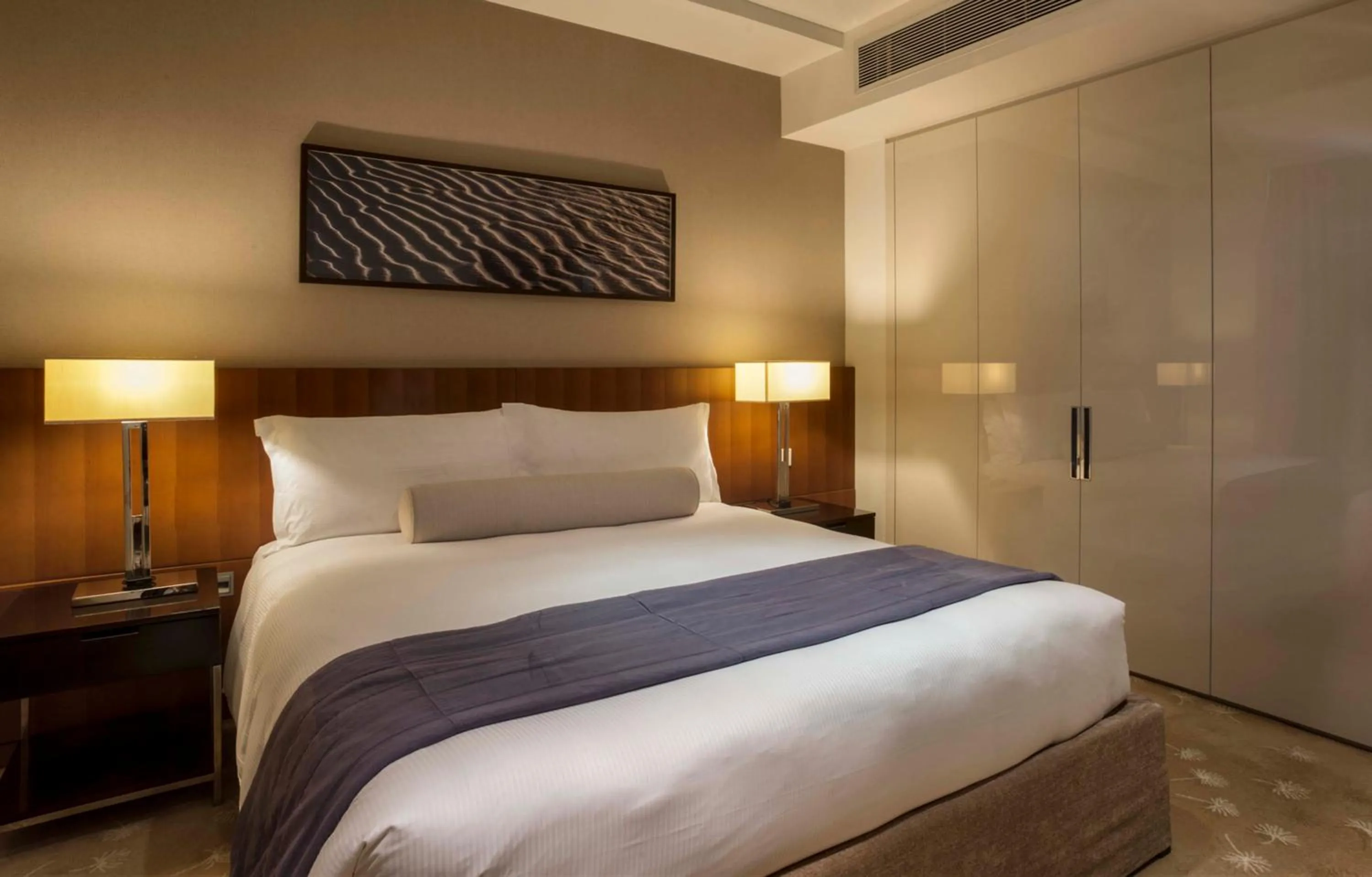 Bed in InterContinental Residence Suites Dubai Festival City by IHG