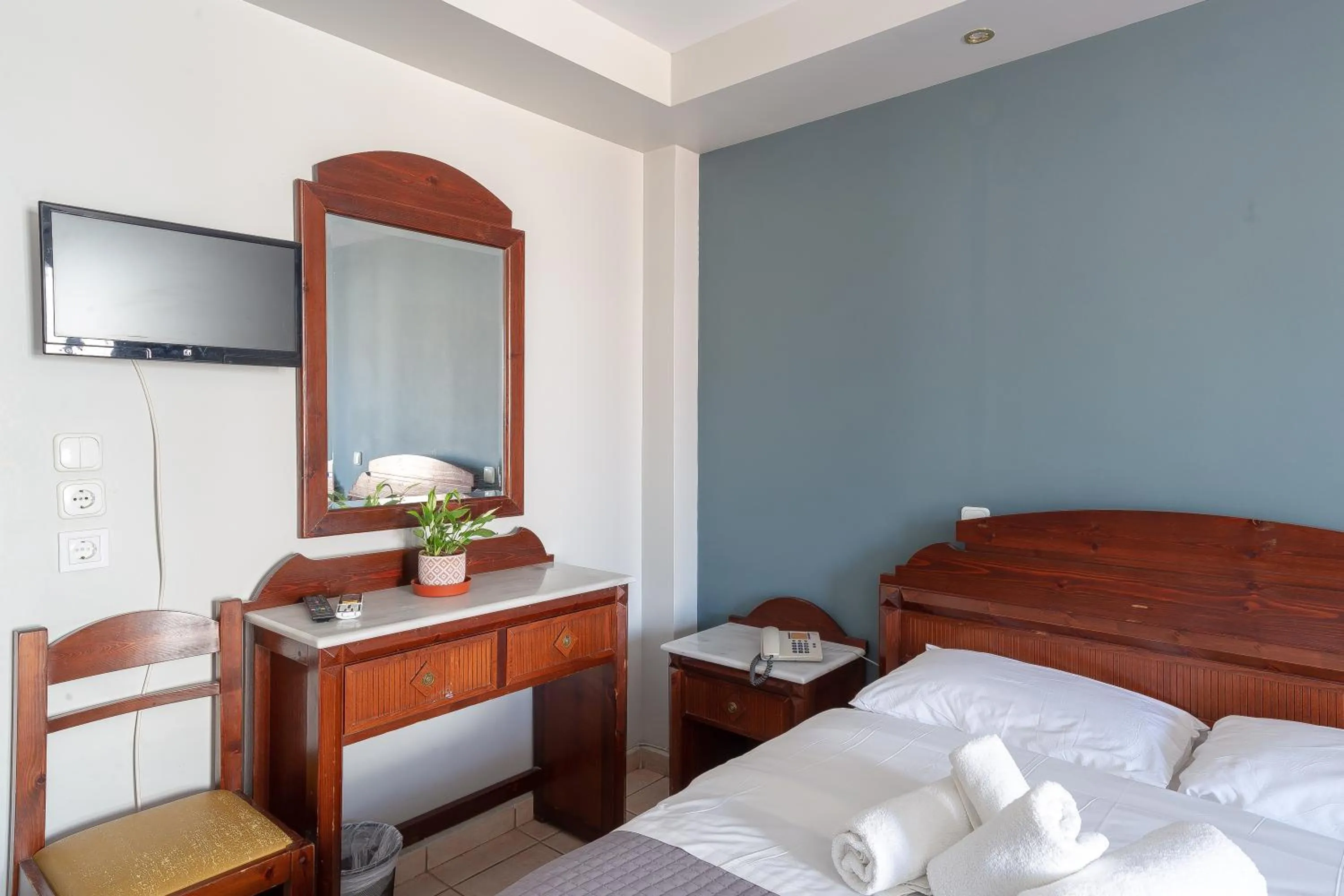 Photo of the whole room, Bed in Hotel Byron