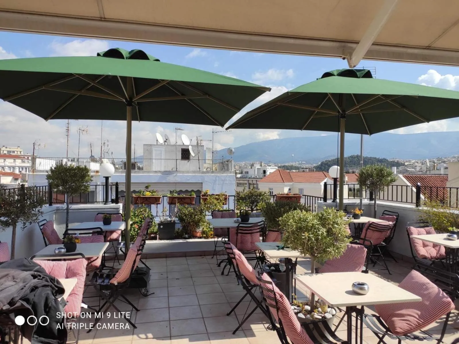 Restaurant/places to eat in Hotel Byron