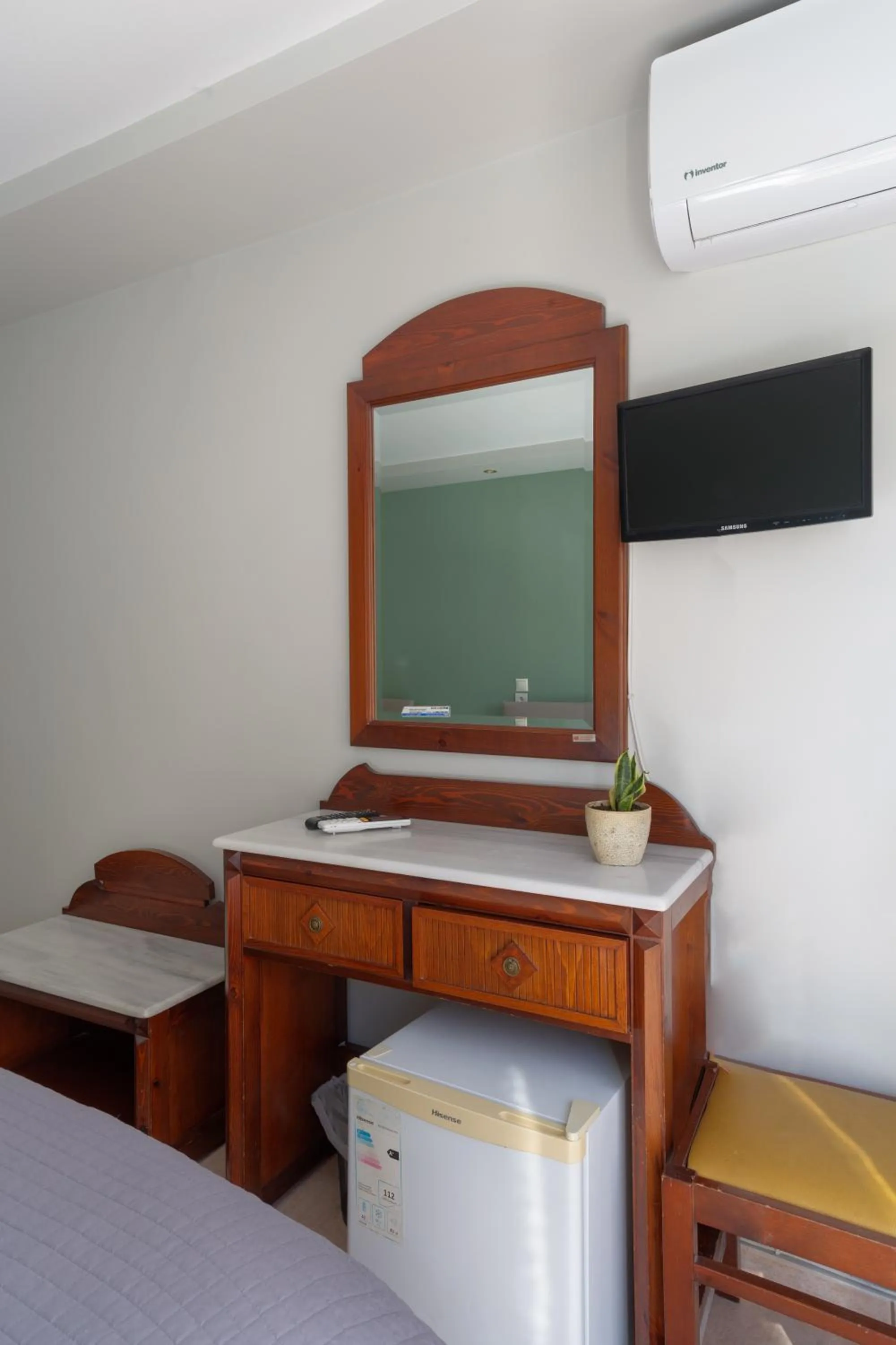 Photo of the whole room in Hotel Byron