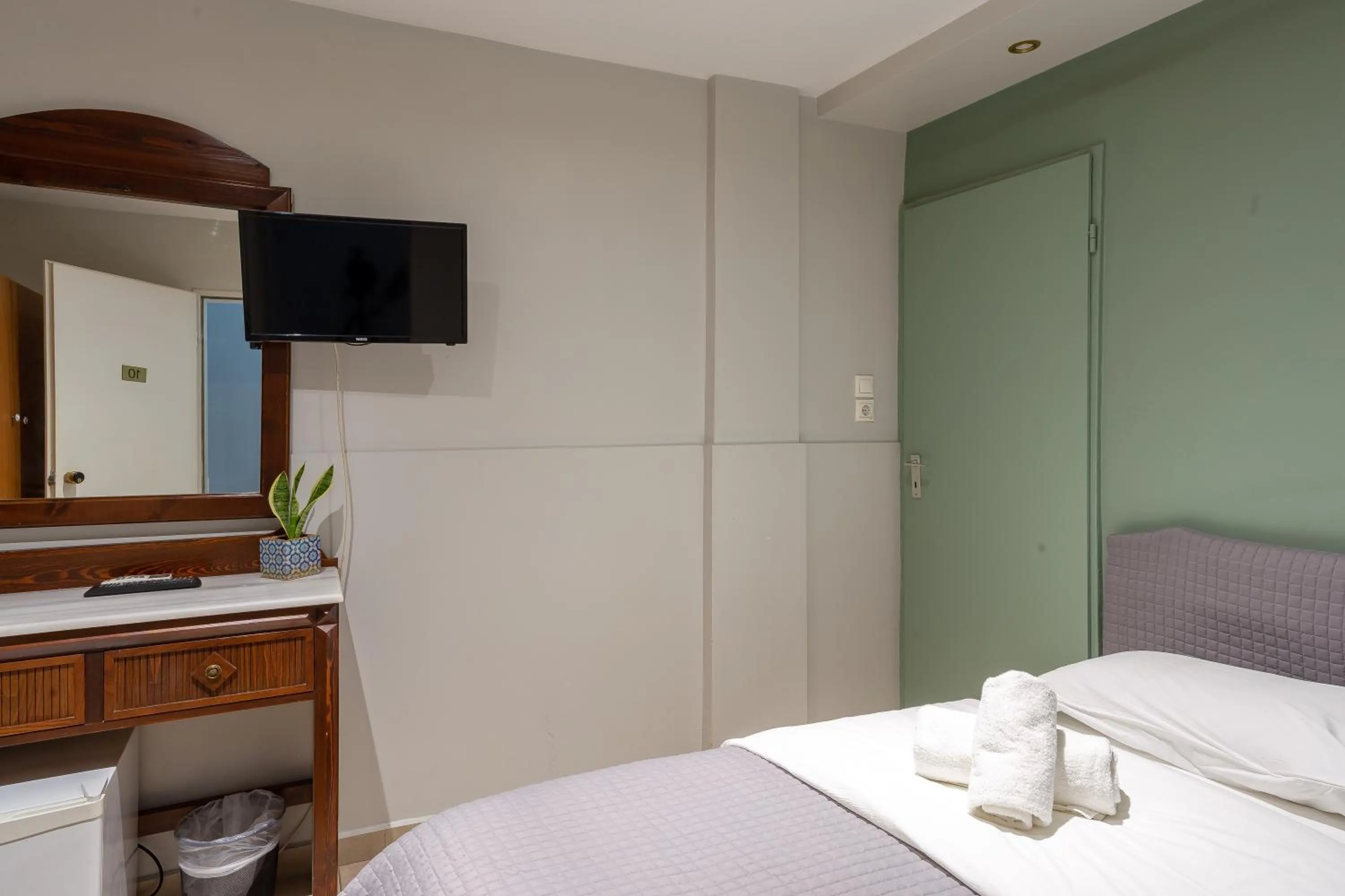 Bedroom, Bed in Hotel Byron