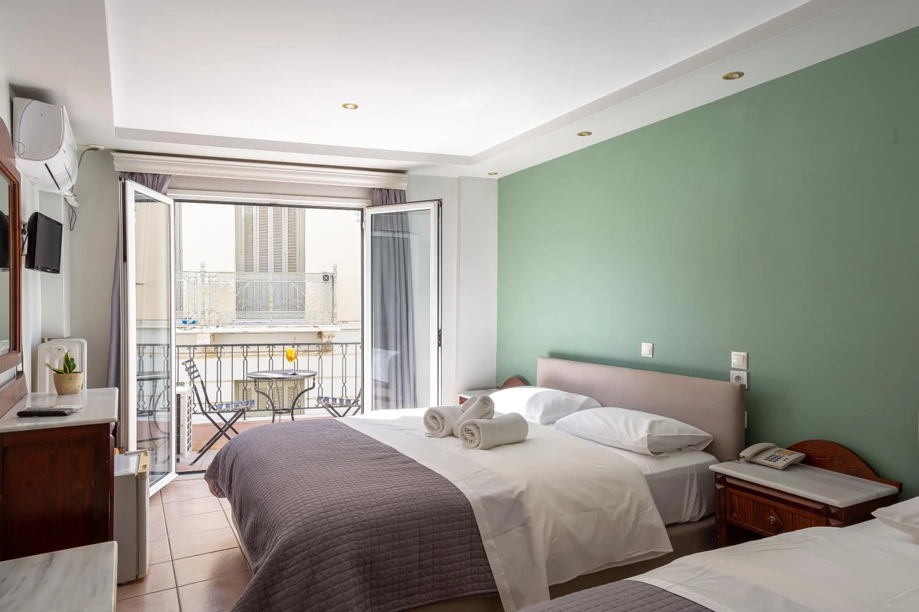 Photo of the whole room, Bed in Hotel Byron