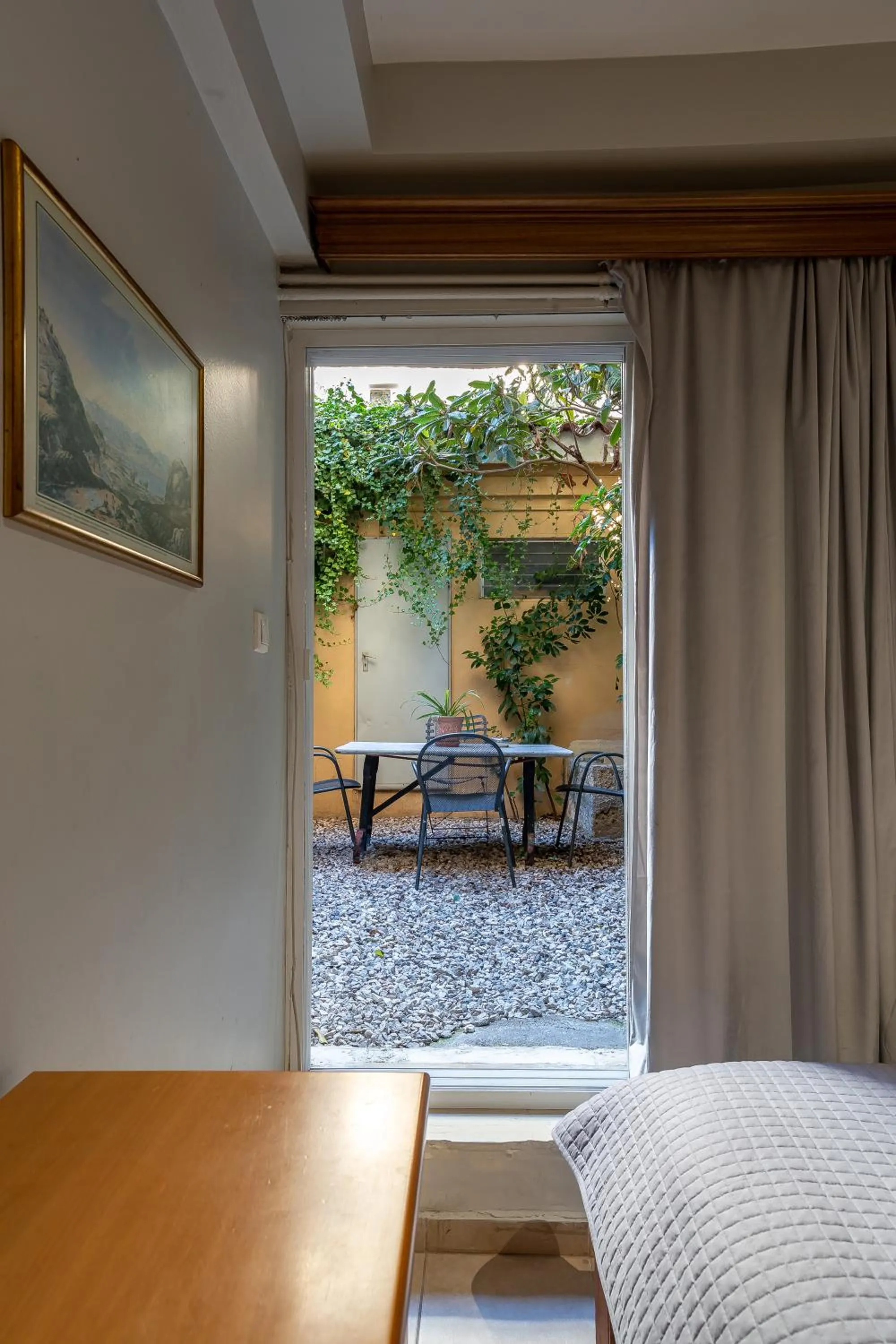 Photo of the whole room in Hotel Byron