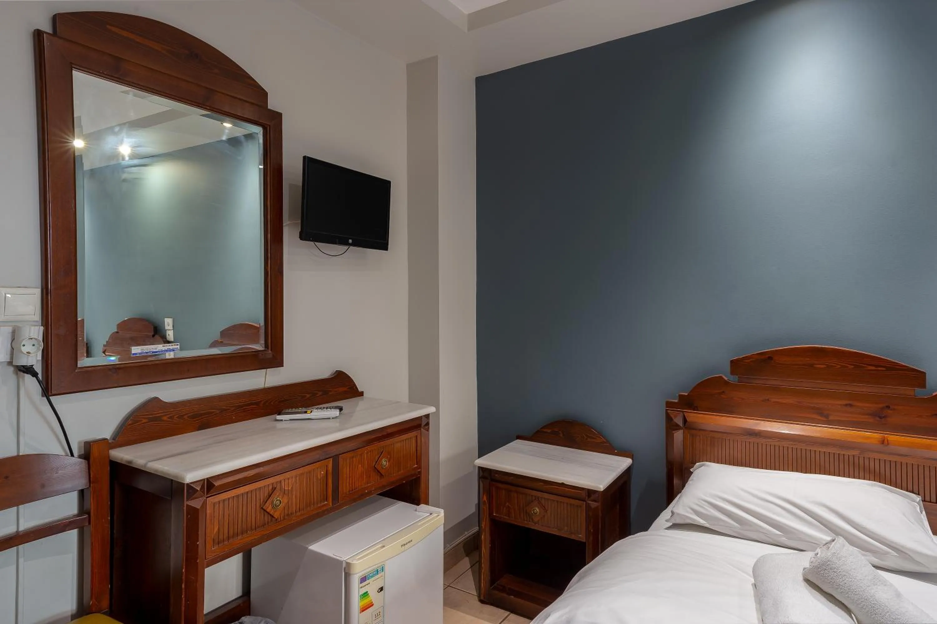 Photo of the whole room, Bed in Hotel Byron