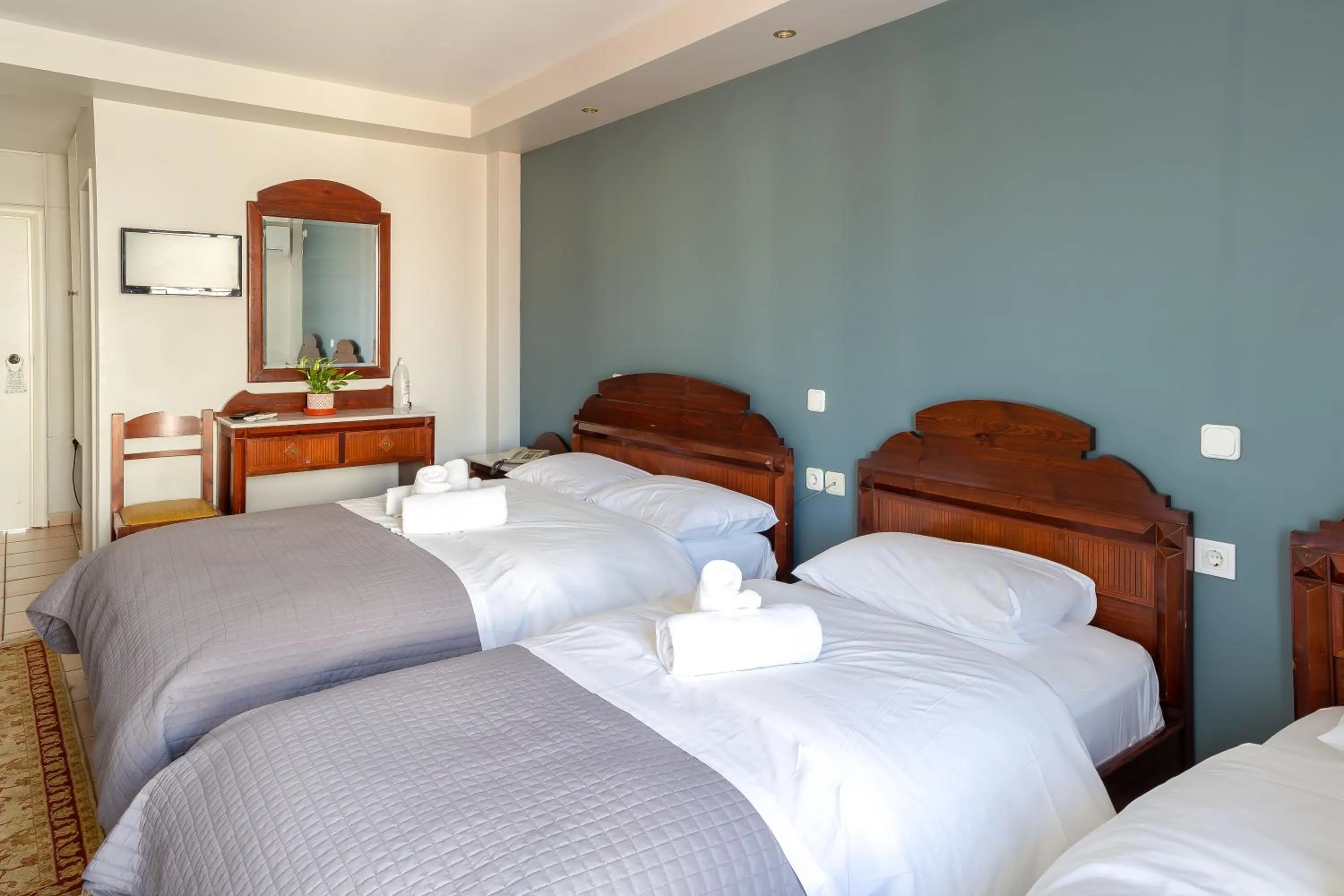 Photo of the whole room, Bed in Hotel Byron