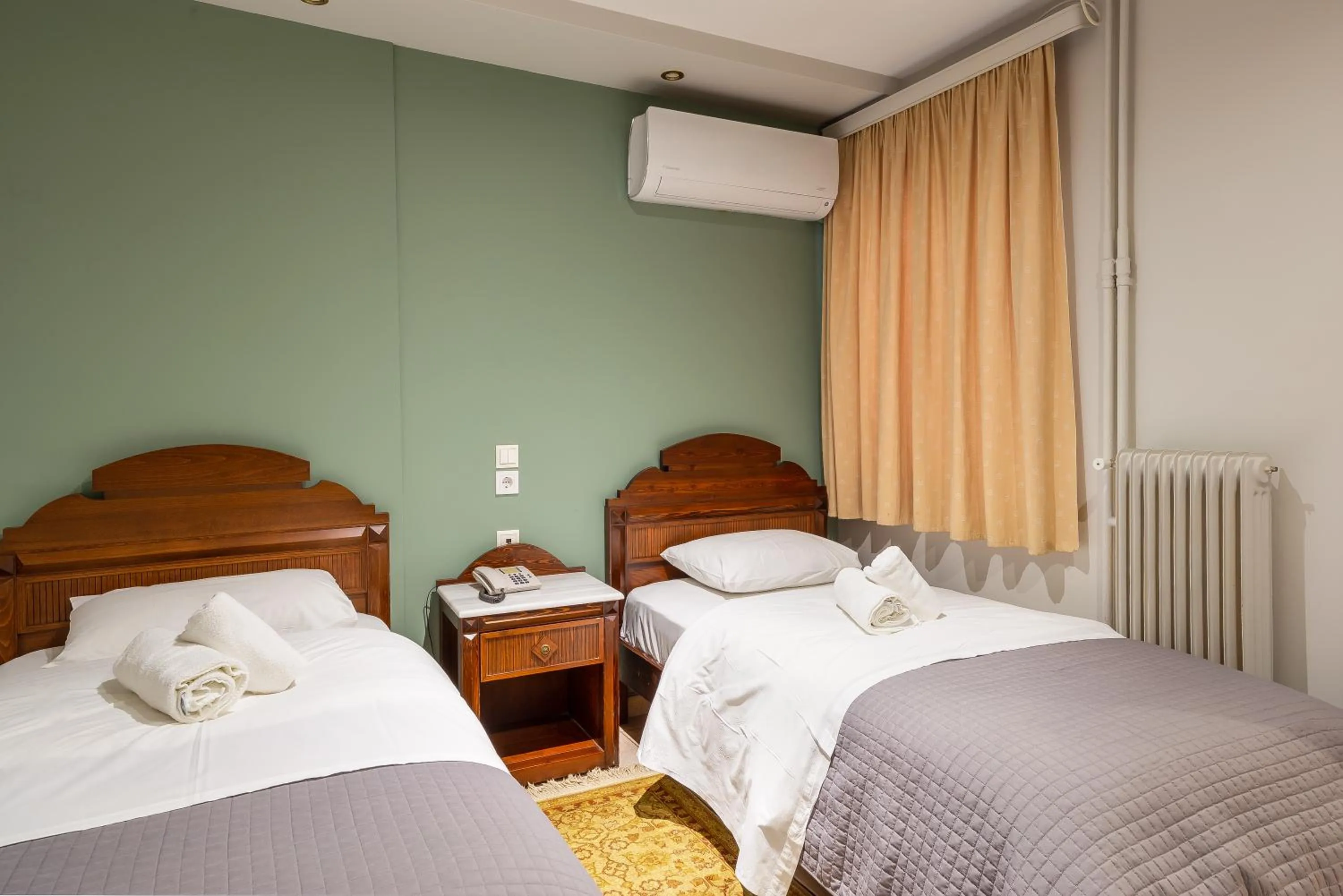 Photo of the whole room, Bed in Hotel Byron