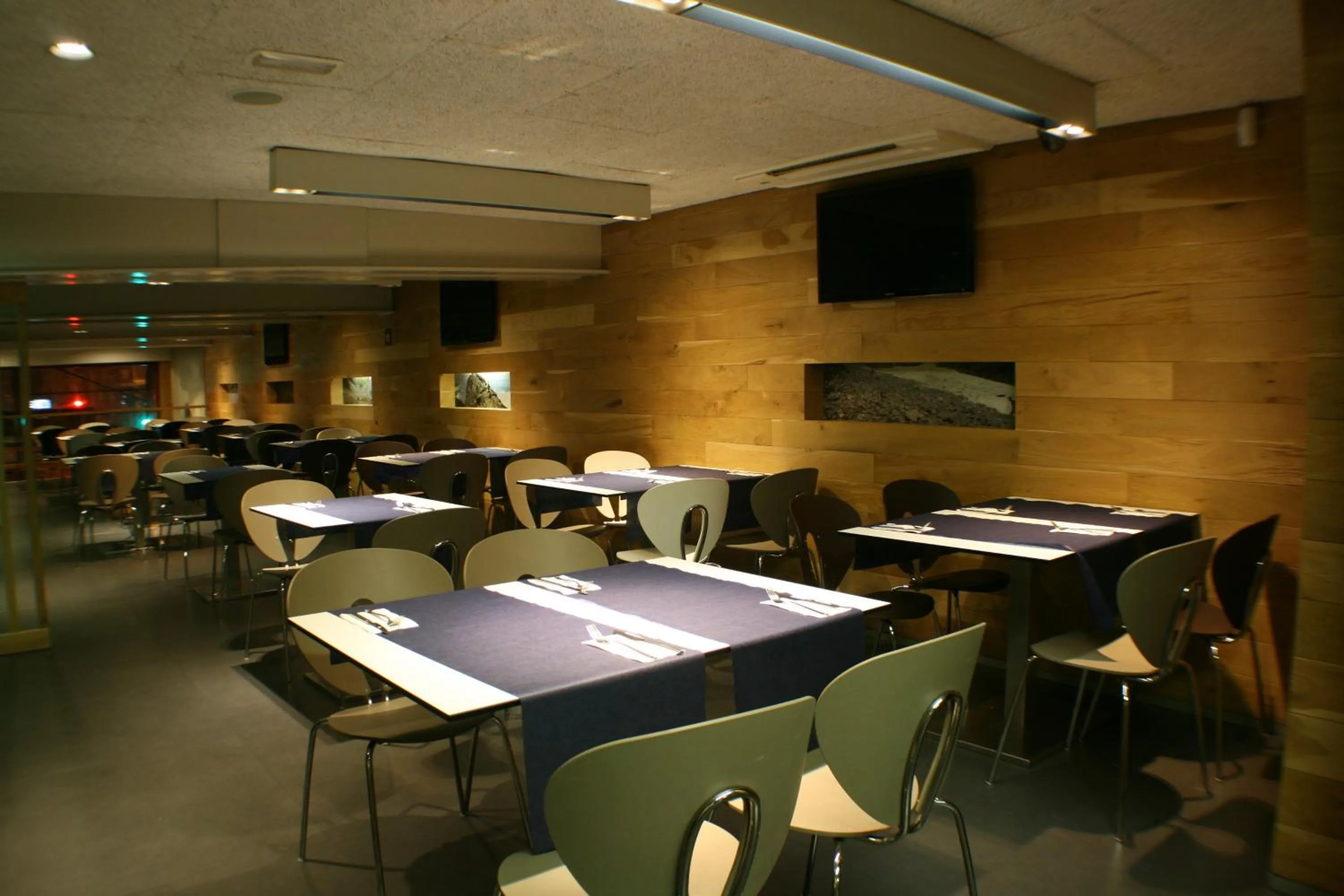 Restaurant/places to eat in Hotel Picos De Europa