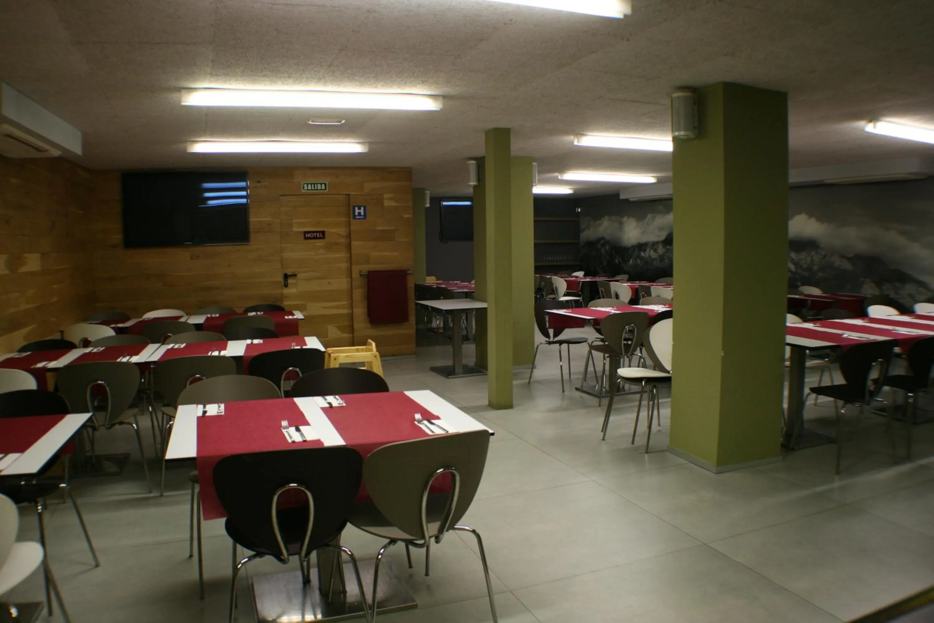 Restaurant/places to eat in Hotel Picos De Europa