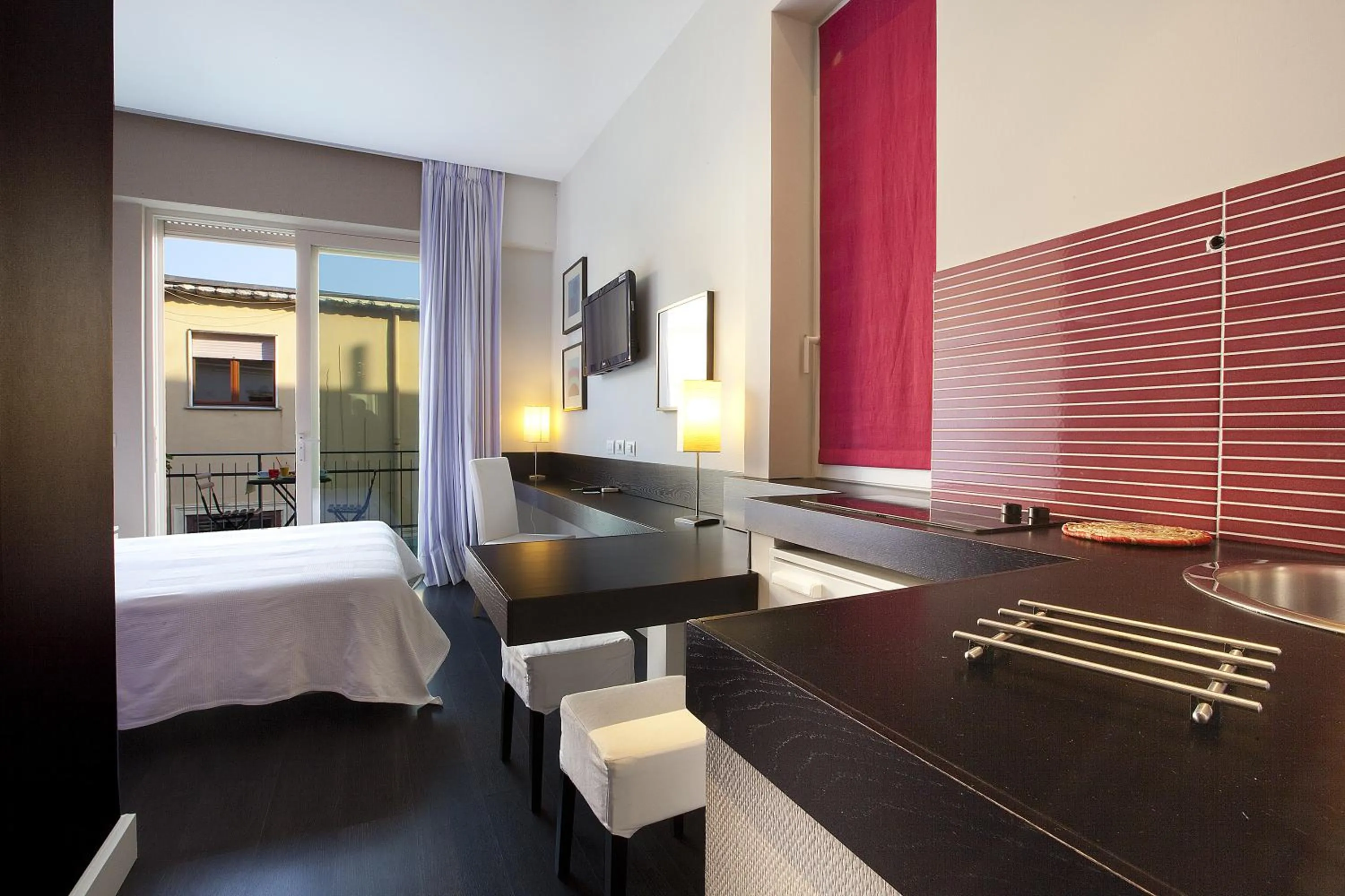 Kitchen or kitchenette, Bed in Sorrento Apartments