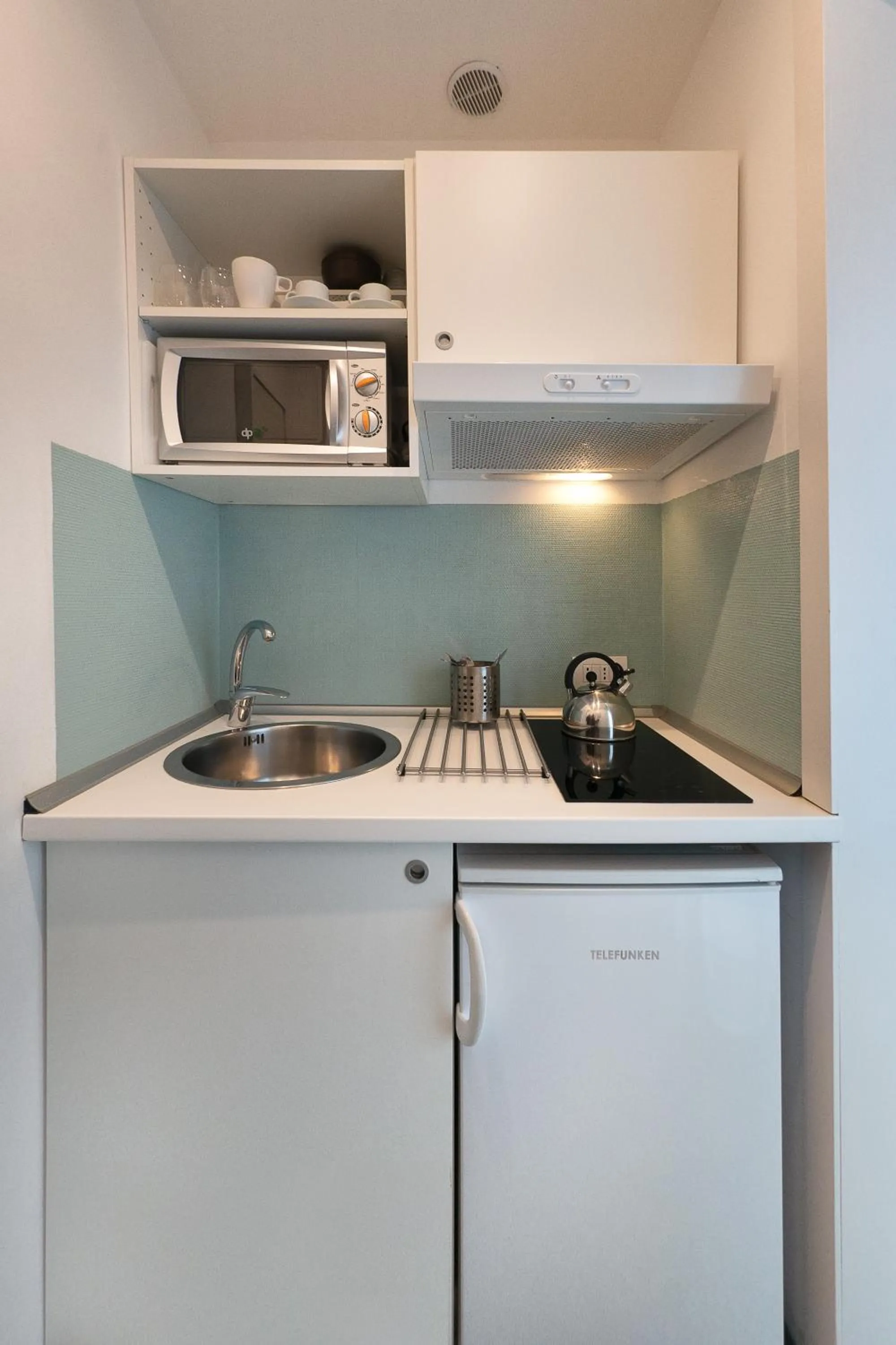 Kitchen or kitchenette in Sorrento Apartments