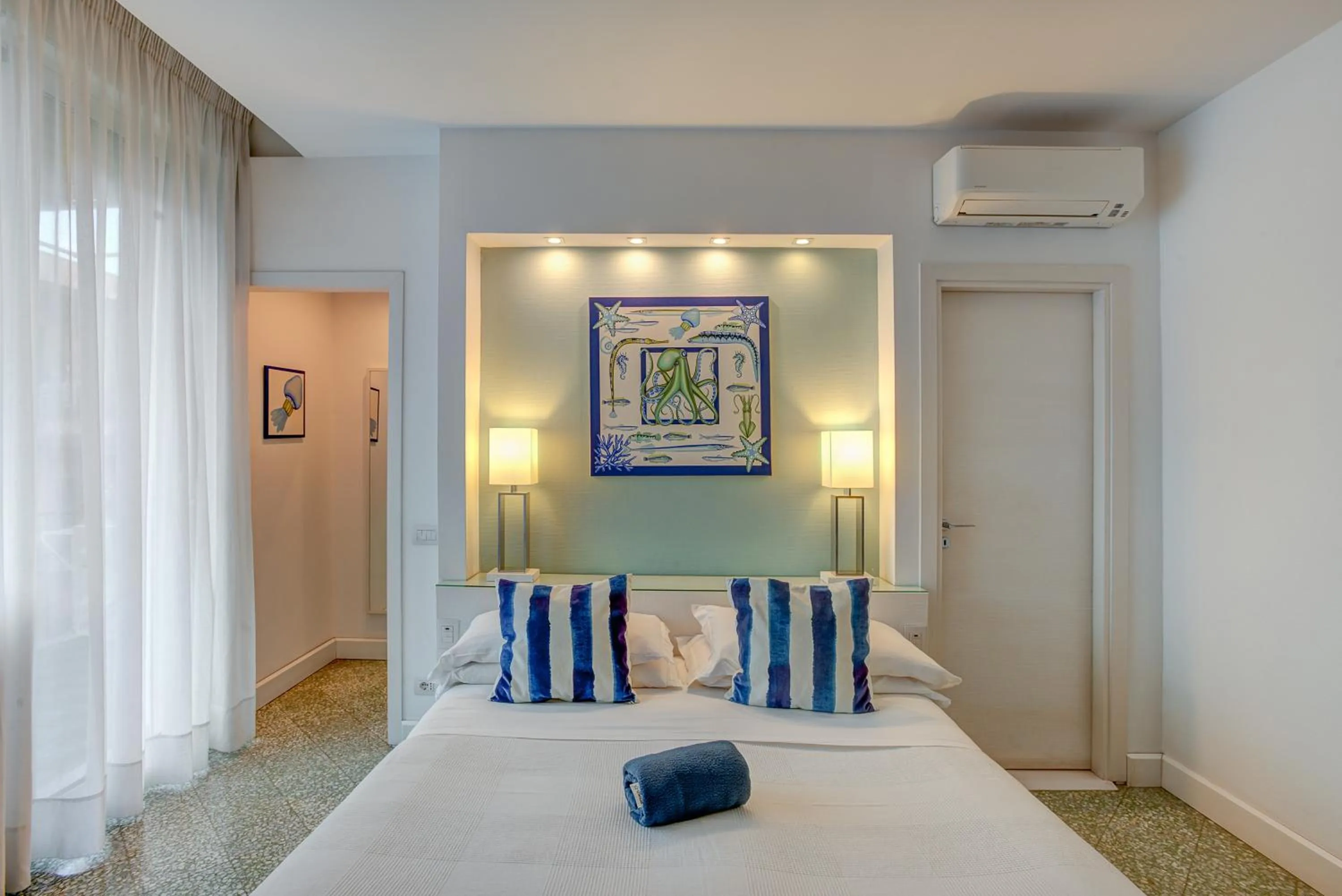 Bedroom, Bed in Sorrento Apartments