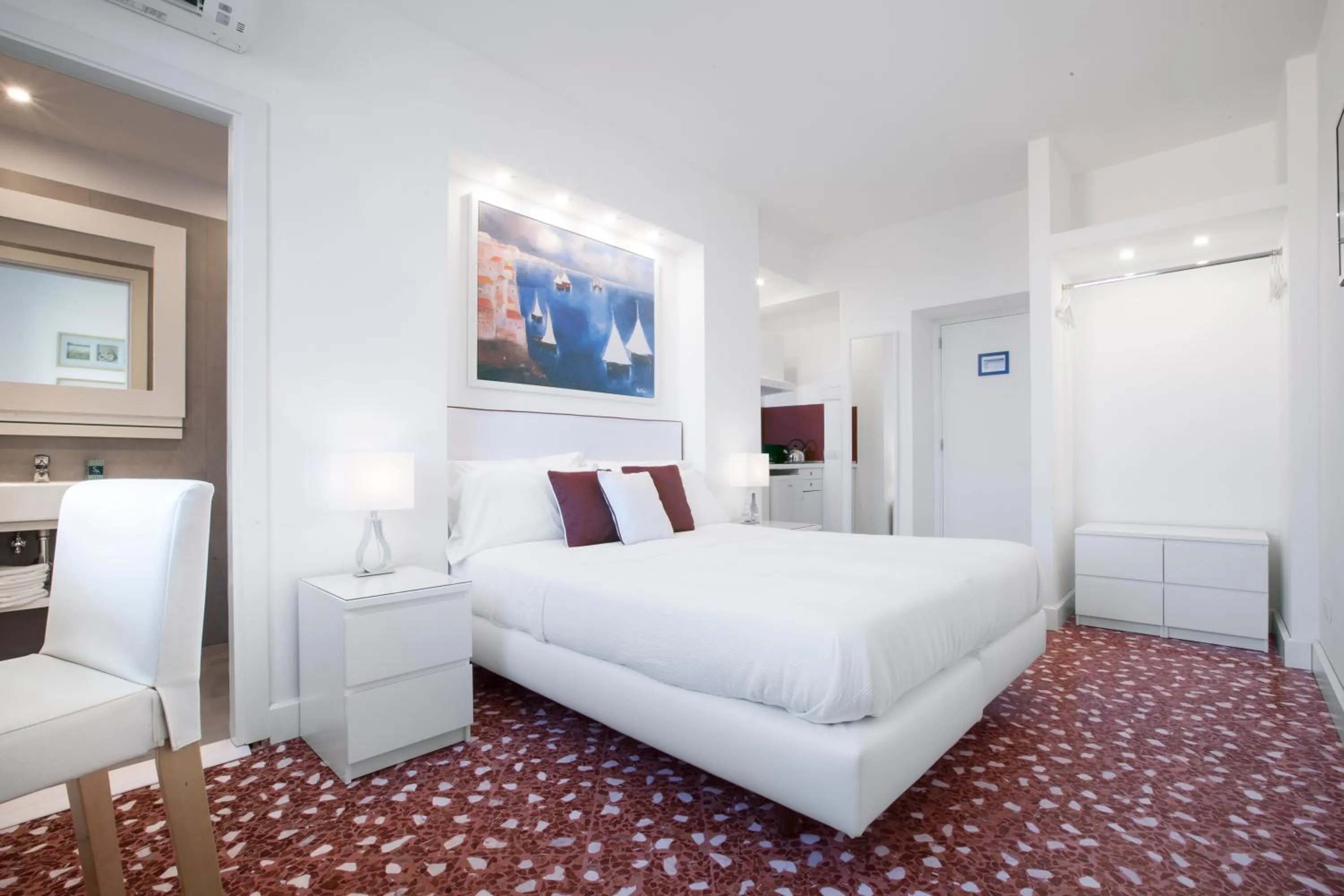 Bedroom, Bed in Sorrento Apartments