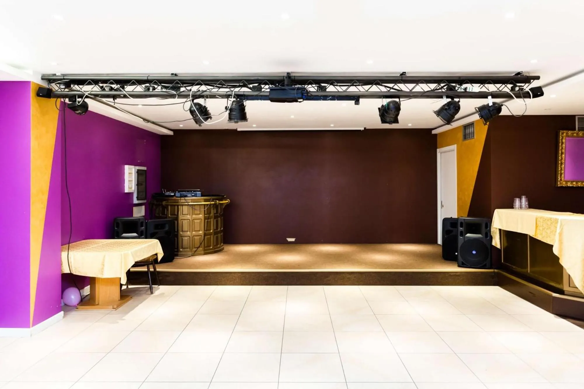 Nightclub / DJ in Hotel Vienna