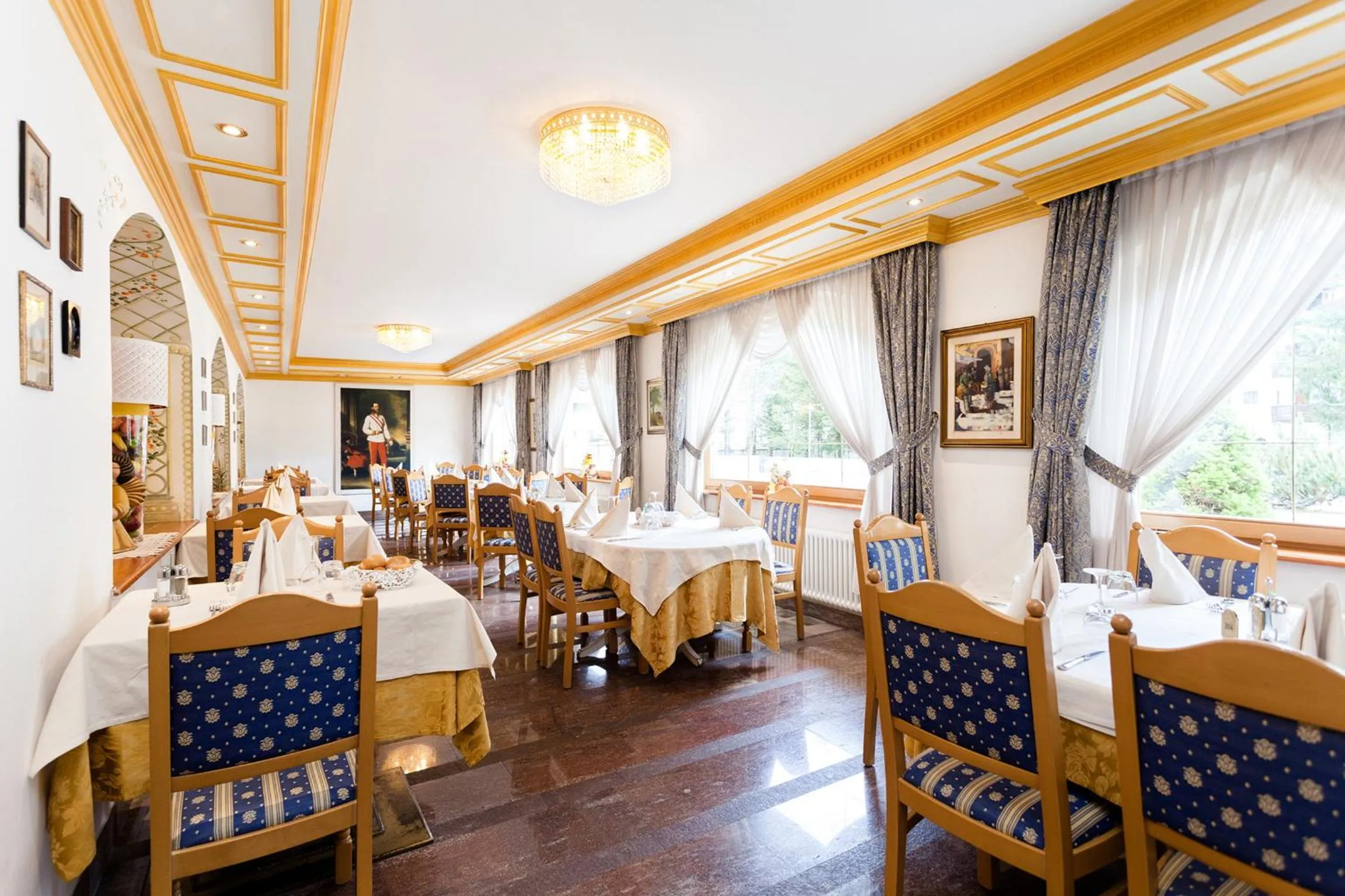 Restaurant/places to eat in Hotel Vienna