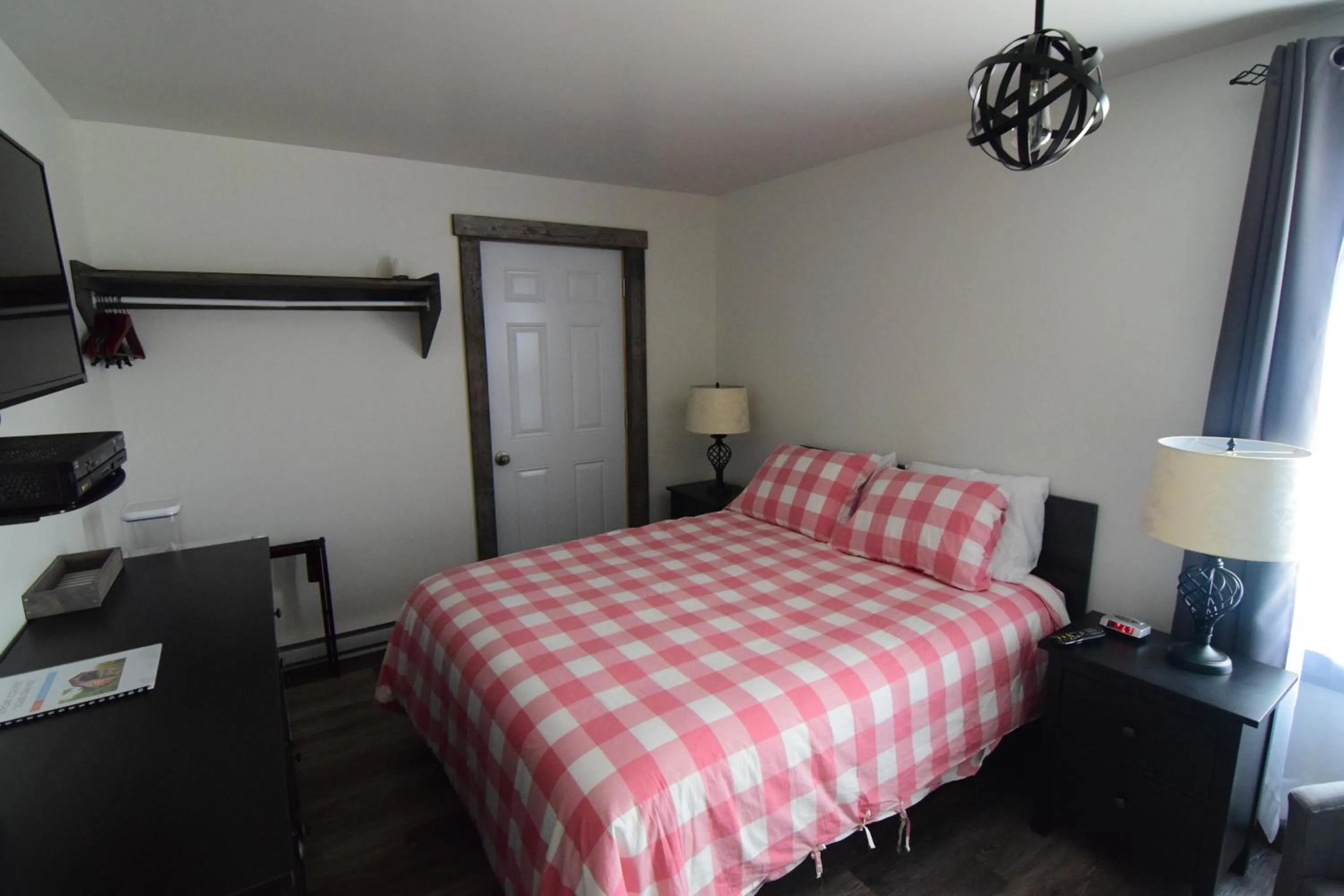 Photo of the whole room, Bed in Mon Coin de Pays