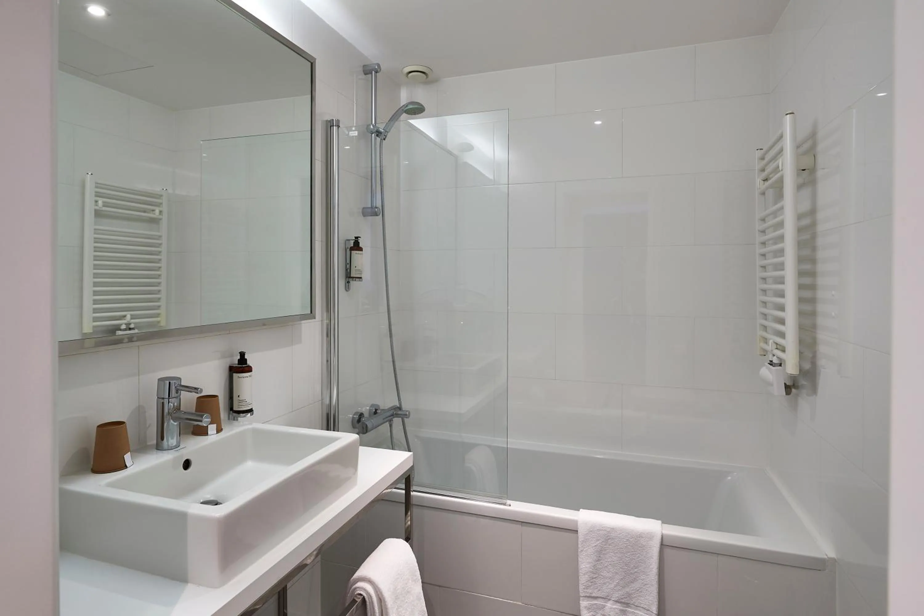 Bath in The Scott Hotel Brussels