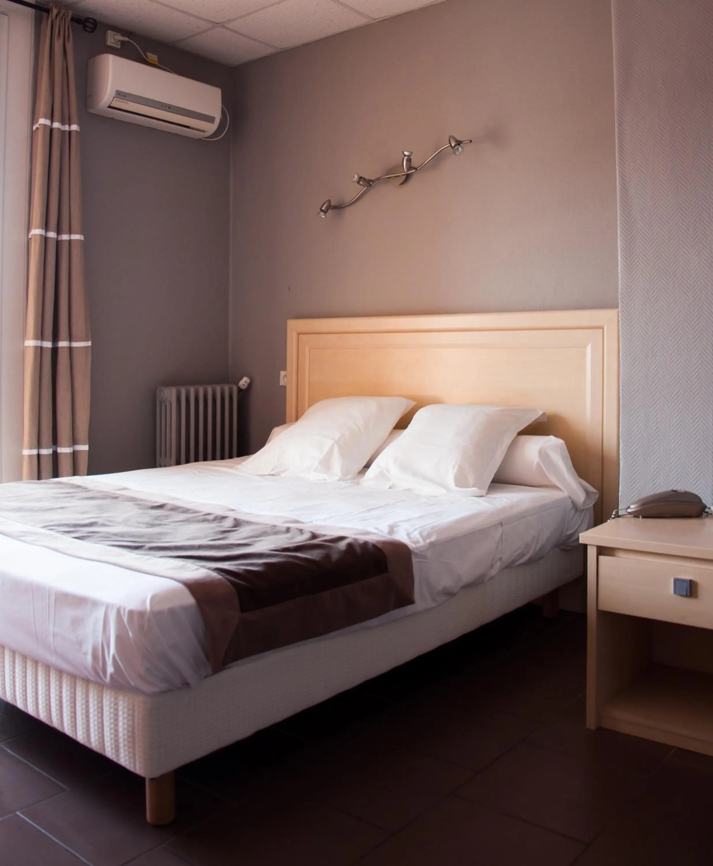 Bedroom, Bed in Logis Hôtel Restaurant Mar I Sol