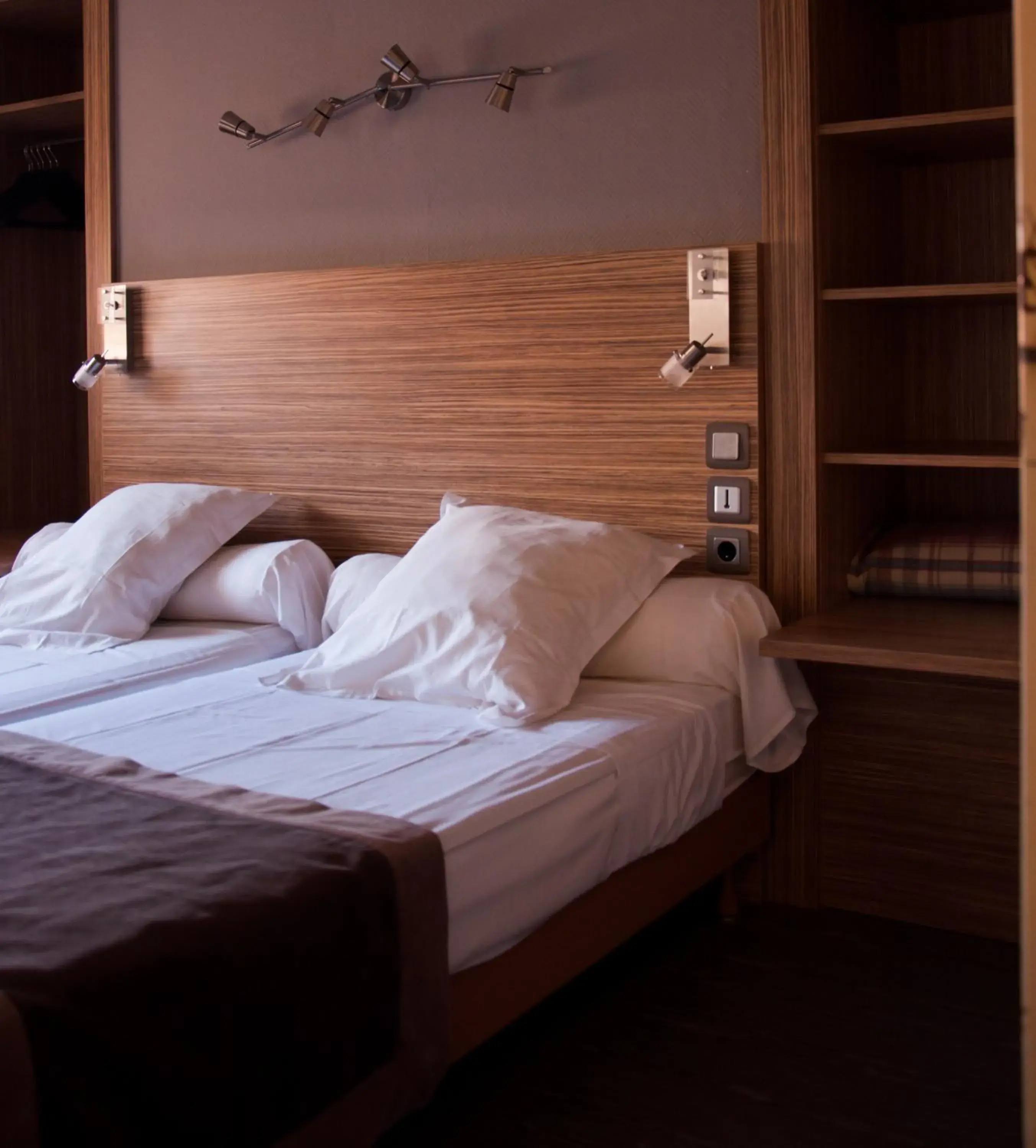 Standard Twin Room with Court View in Logis Hôtel Restaurant Mar I Sol Standard Twin Room with Court View in Logis Hôtel Restaurant Mar I Sol