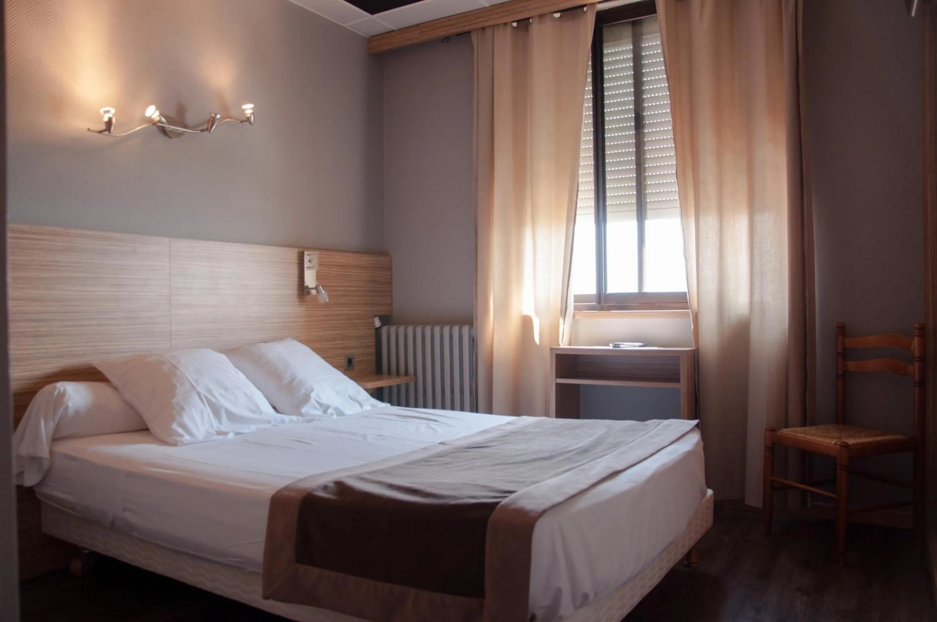 Bedroom, Bed in Logis Hôtel Restaurant Mar I Sol