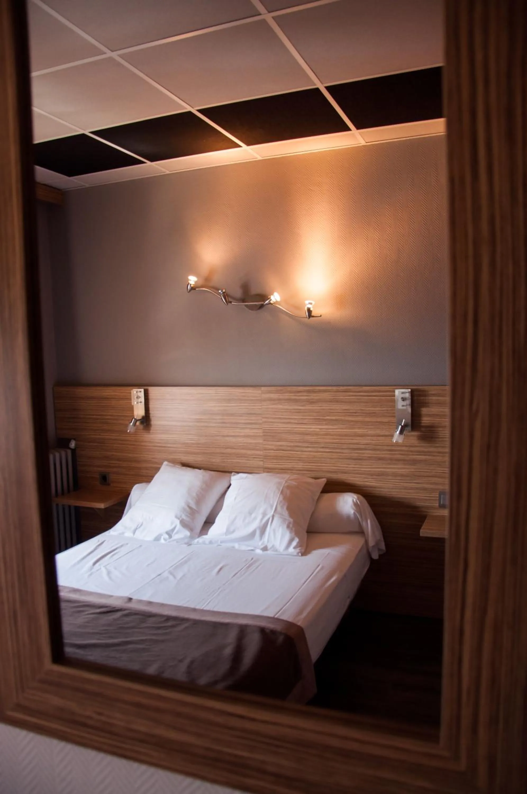 Bedroom, Bed in Logis Hôtel Restaurant Mar I Sol