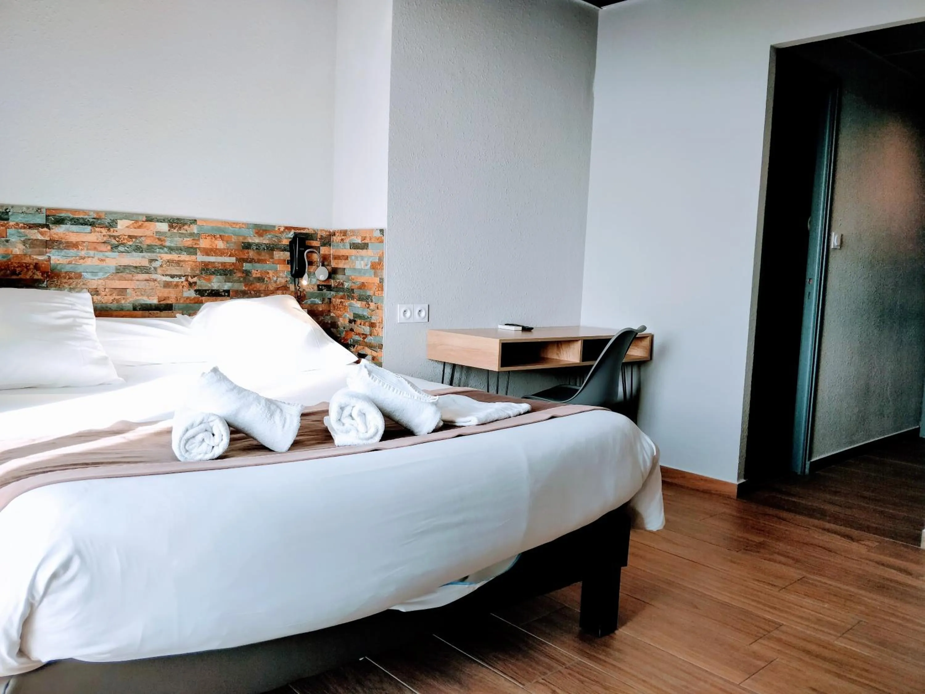 Bed in Logis Hôtel Restaurant Mar I Sol