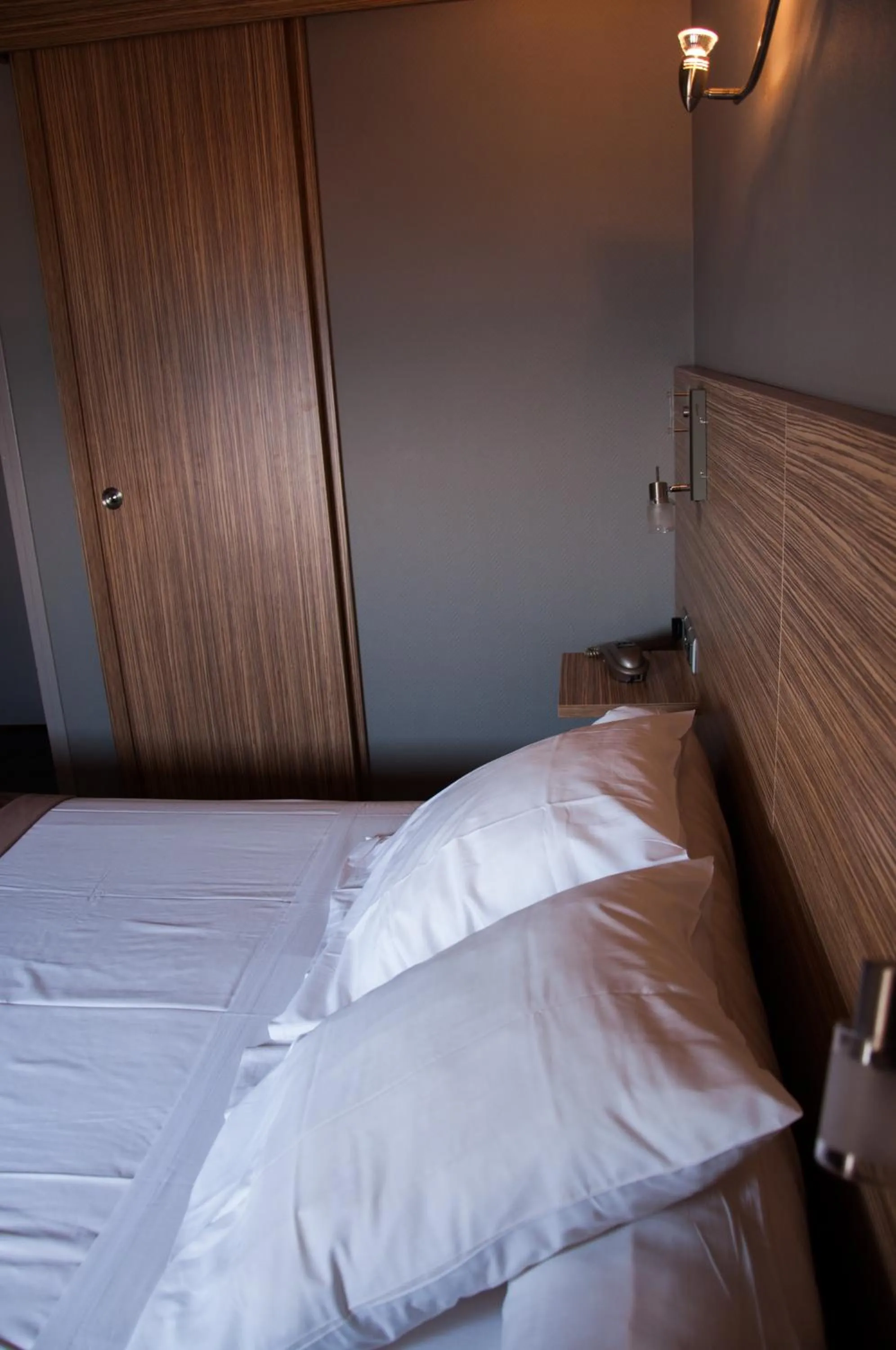 Bedroom, Bed in Logis Hôtel Restaurant Mar I Sol